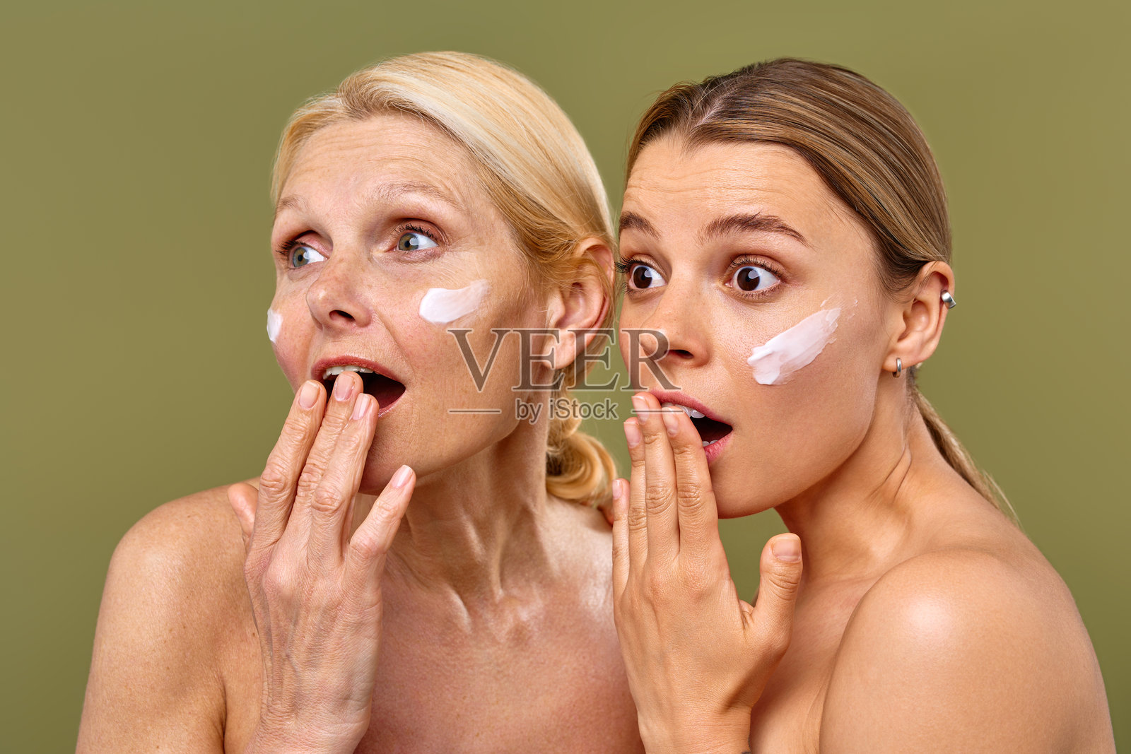 妈妈女儿护肤套装 增进情感照片摄影图片