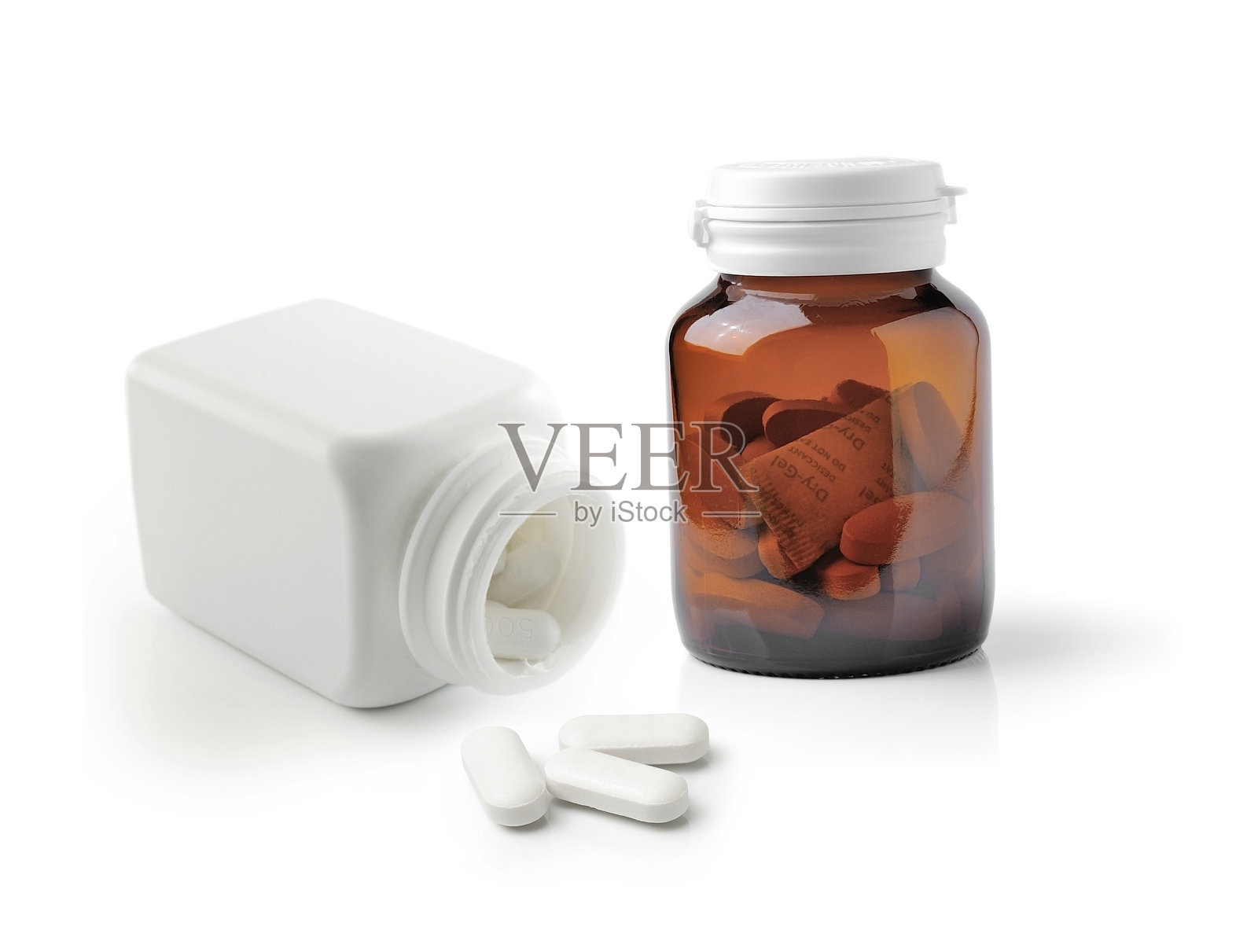 白色背景下的药瓶特写照片摄影图片