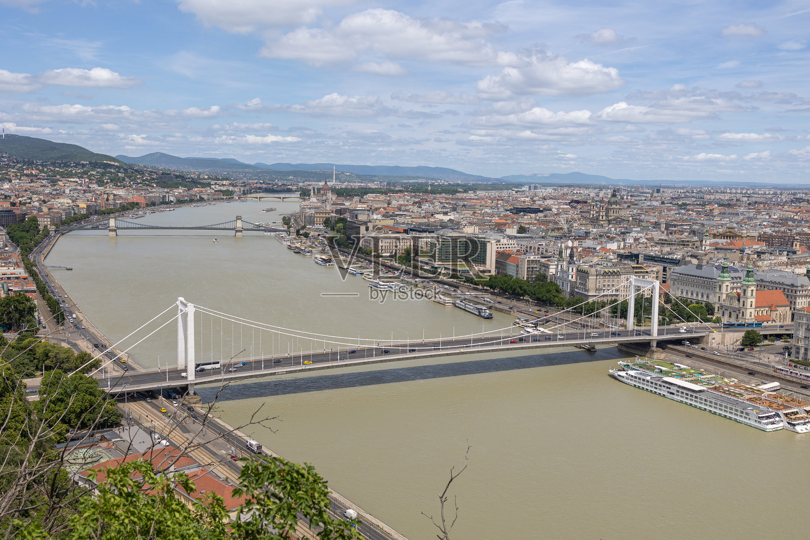 伊丽莎白桥和匈牙利布达佩斯全景鸟瞰照片摄影图片