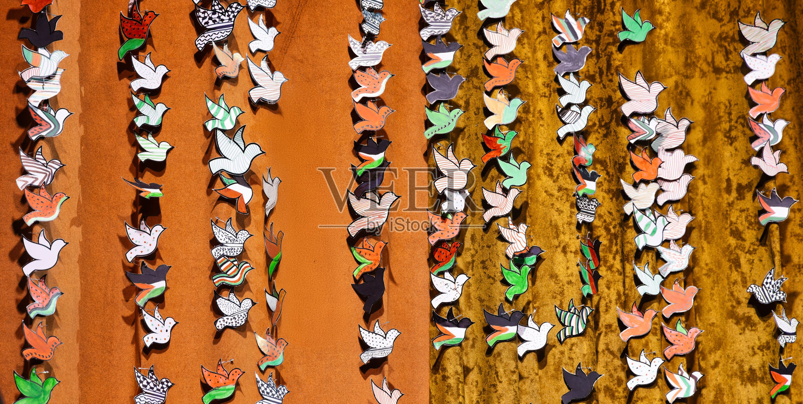 纸鸽子与巴勒斯坦、加沙,自由、解放、自由精神的象征背景照片摄影图片