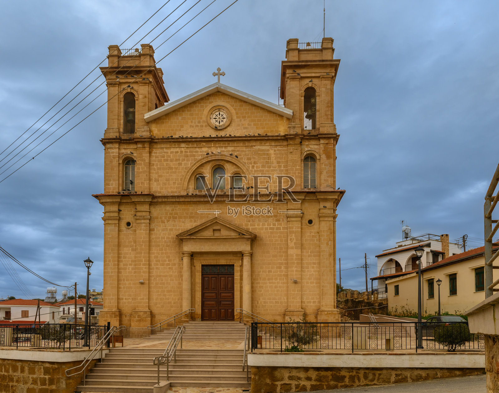 圣乔治大教堂,北塞浦路斯最后的基督教马龙派村庄之一照片摄影图片