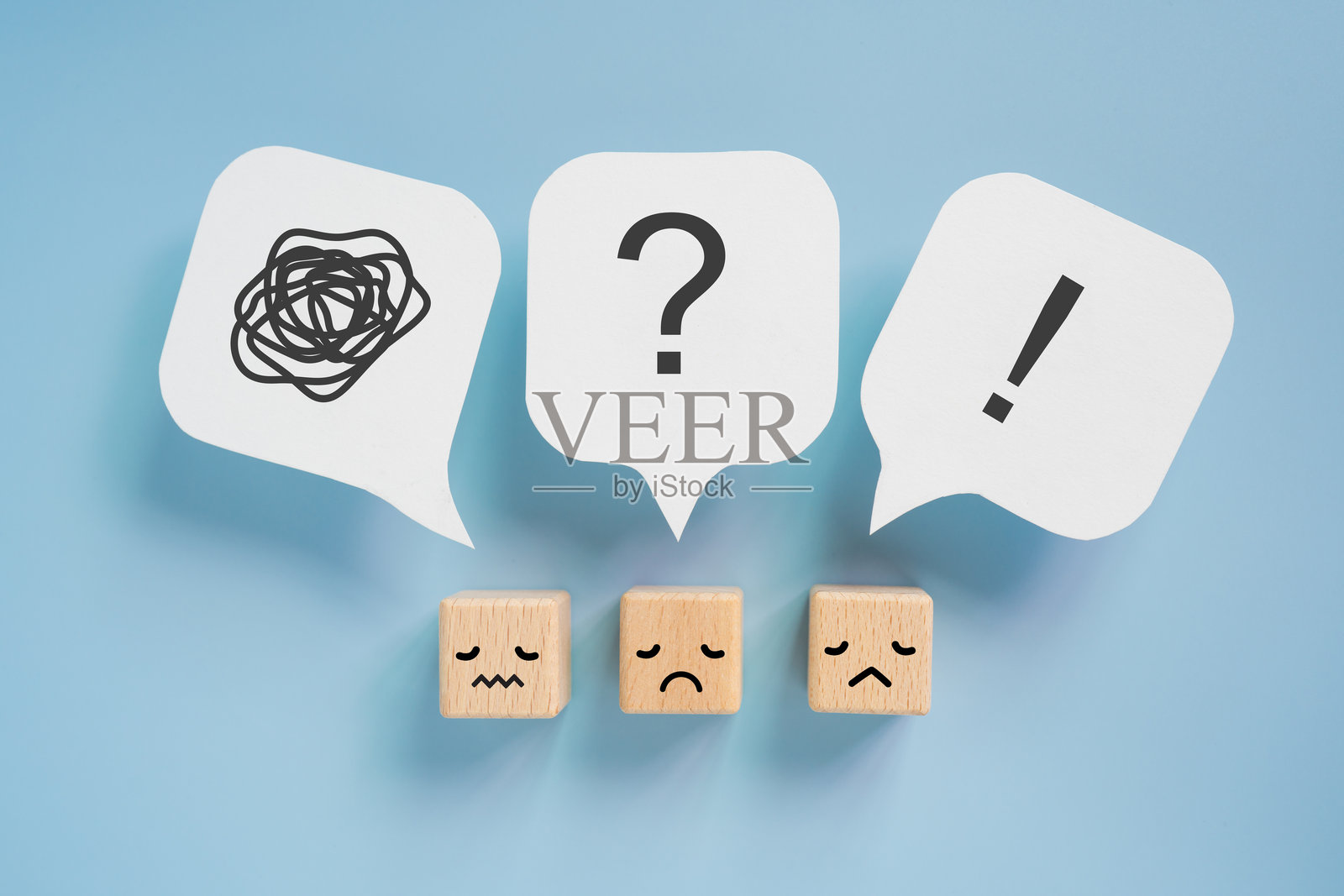 客户评价,心理健康概念常见问题解答,真实纸质剪贴上的思想缠结表情符号照片摄影图片