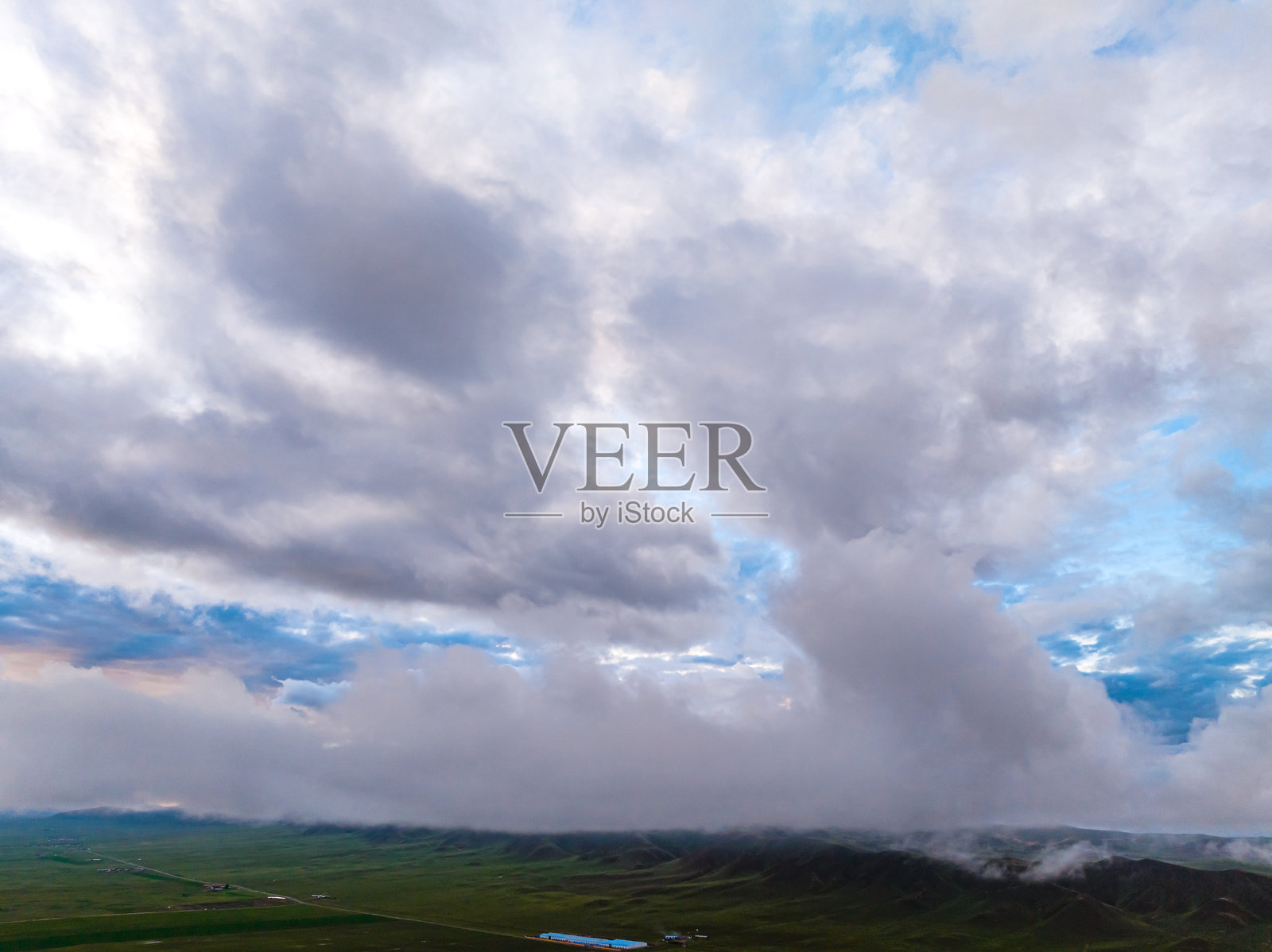 农田,大麦,小麦田,油菜花,中国青海省,亚洲,祁连山。照片摄影图片