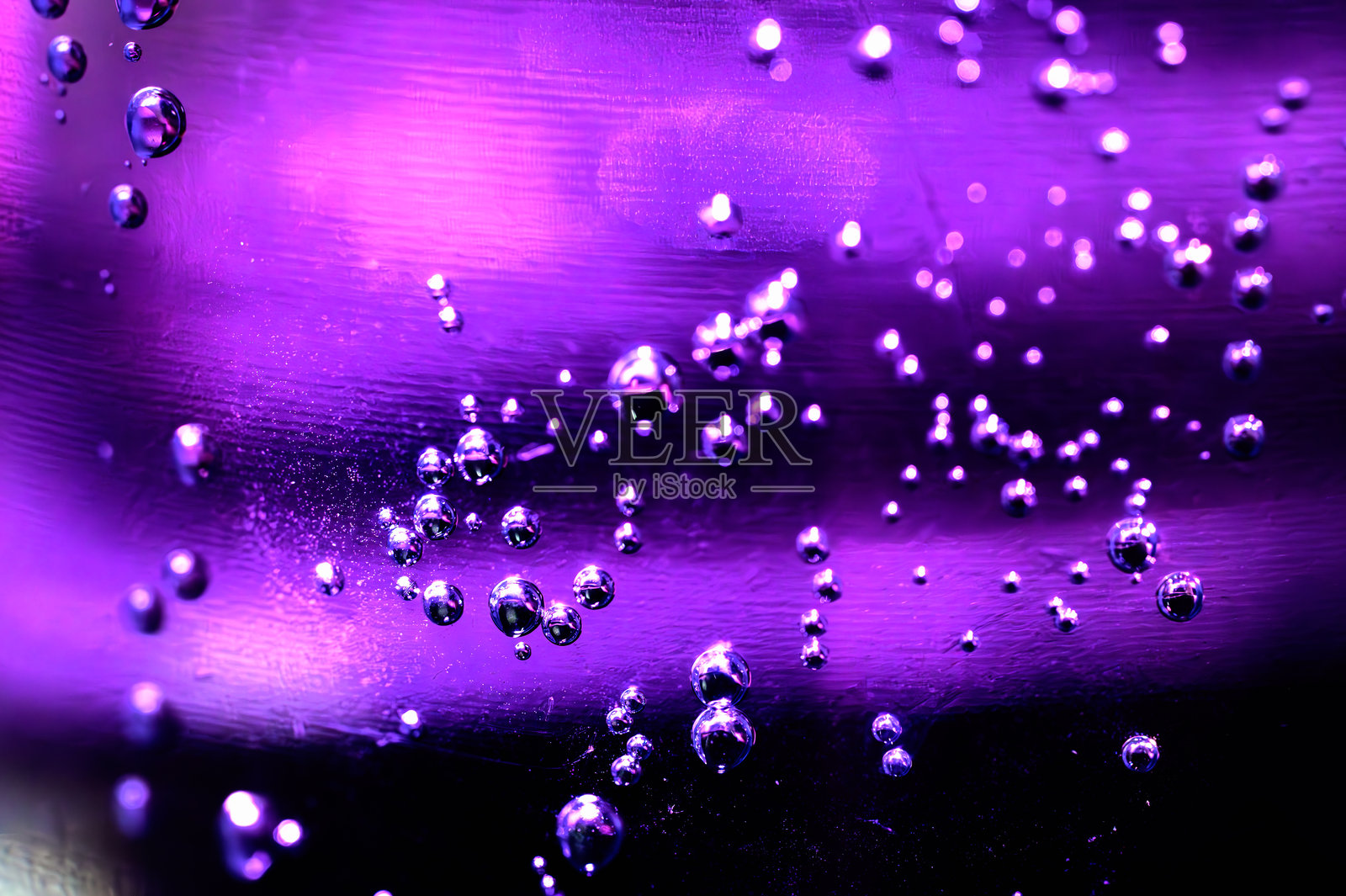 气泡在气泡水中照片摄影图片