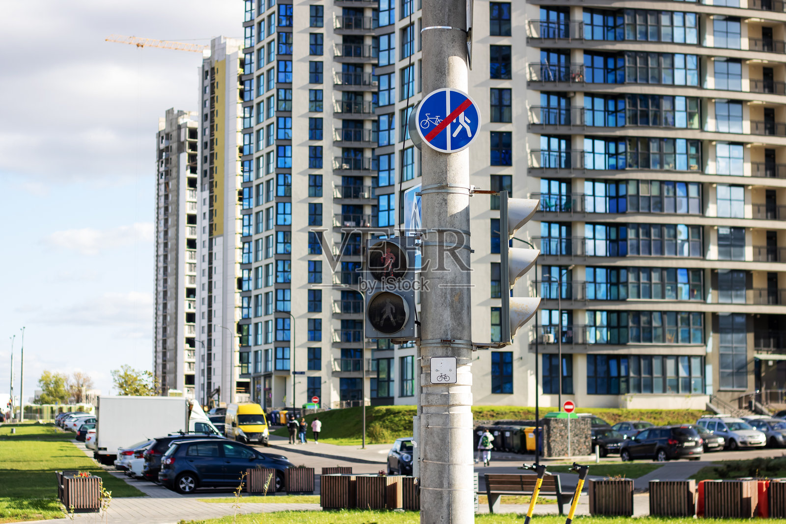 城市中的红色行人交通信号灯照片摄影图片
