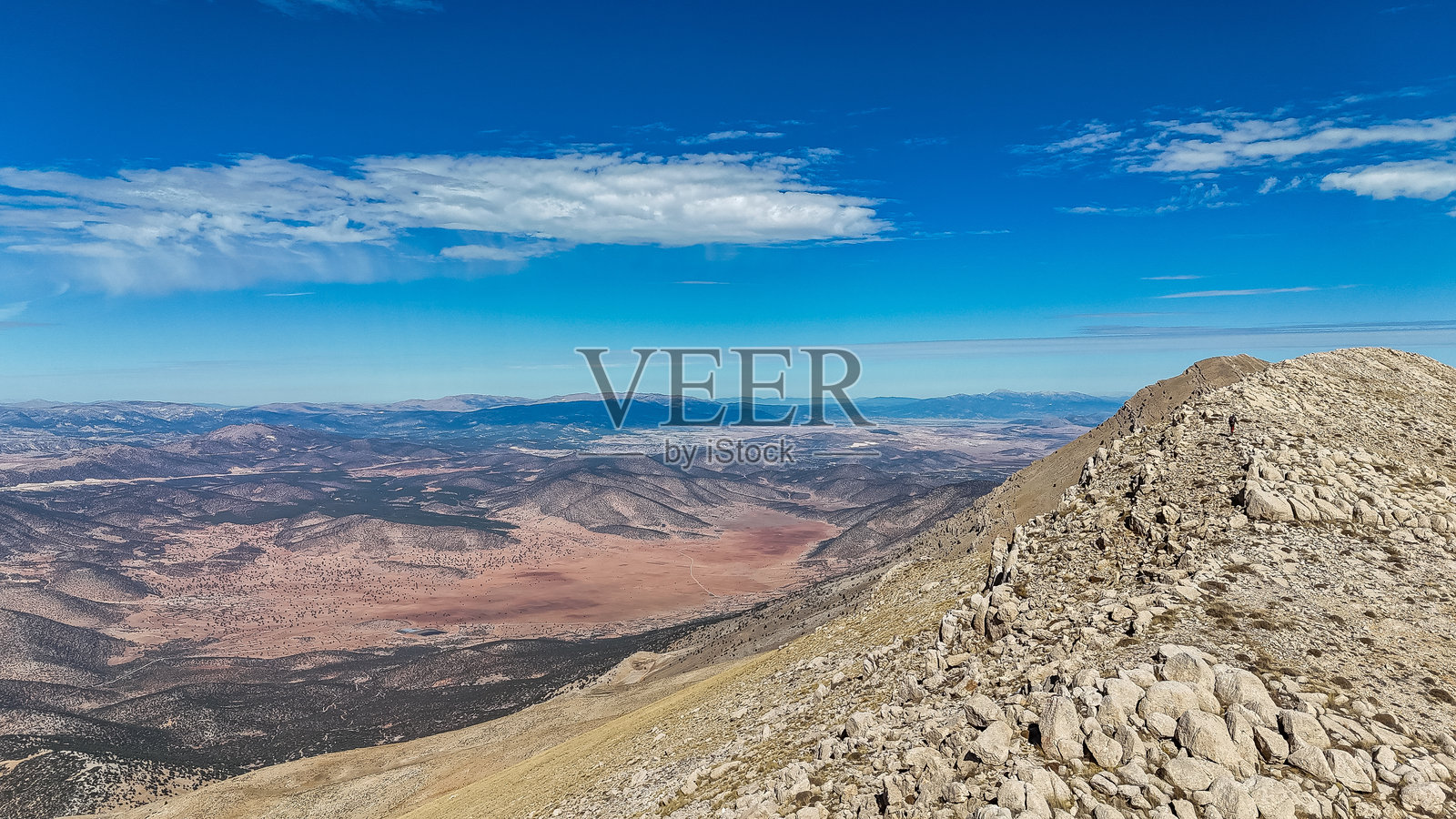 秋季金牛座山脉的鸟瞰图照片摄影图片