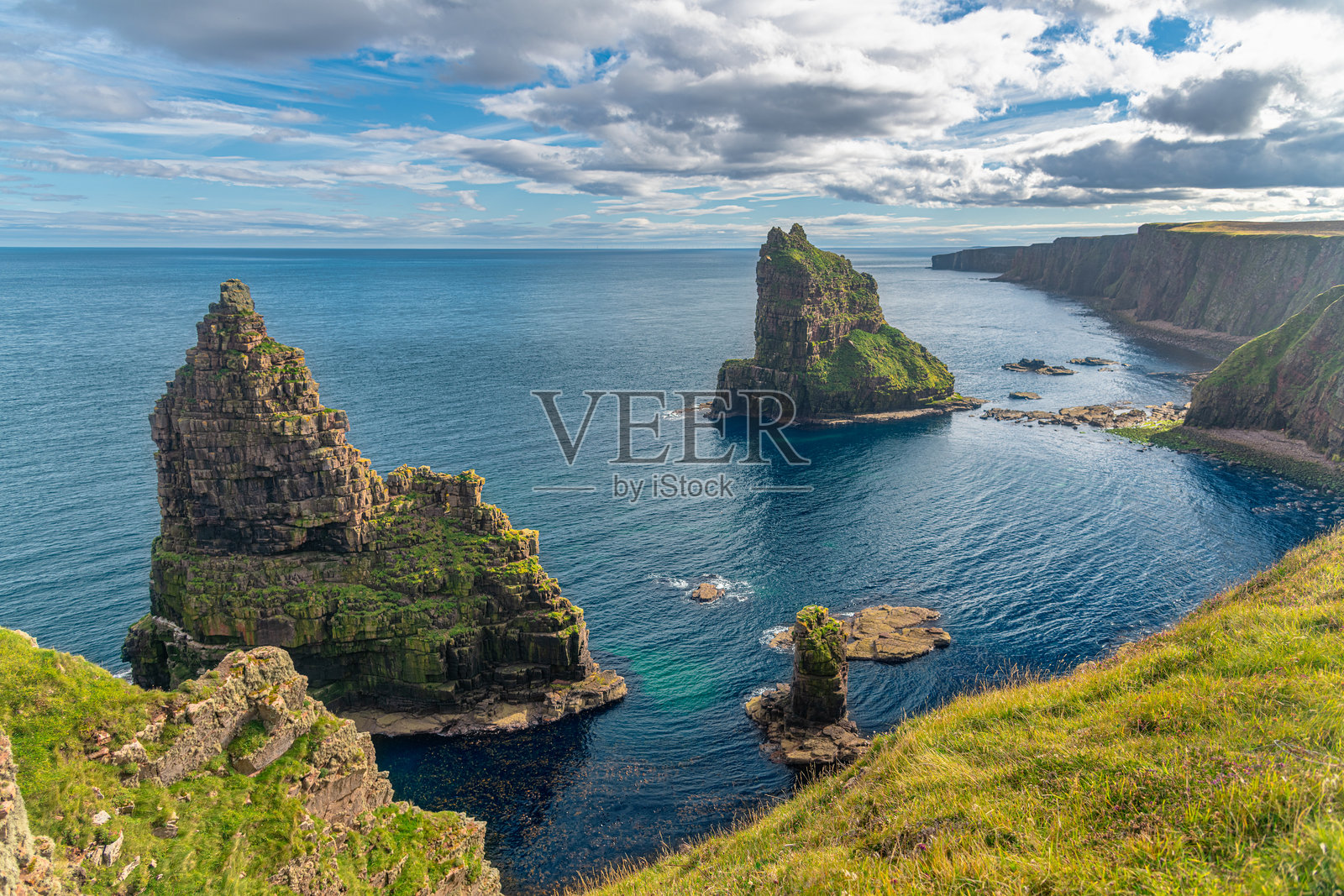 约翰·奥格罗茨附近的邓肯斯比角堆叠岩石照片摄影图片