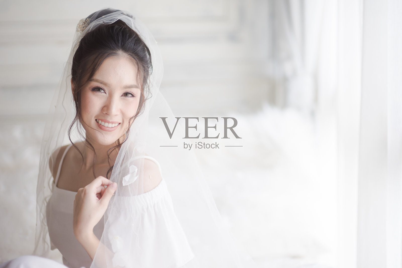 微笑的美丽新娘肖像照片摄影图片