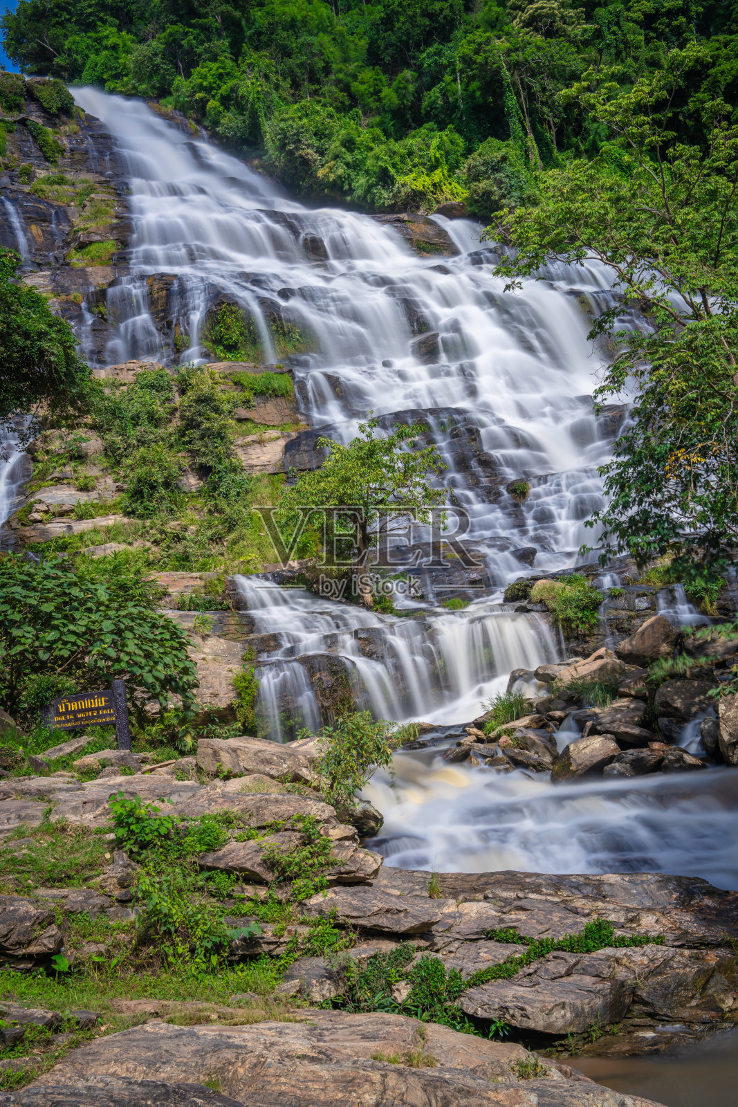 梅雅瀑布照片摄影图片