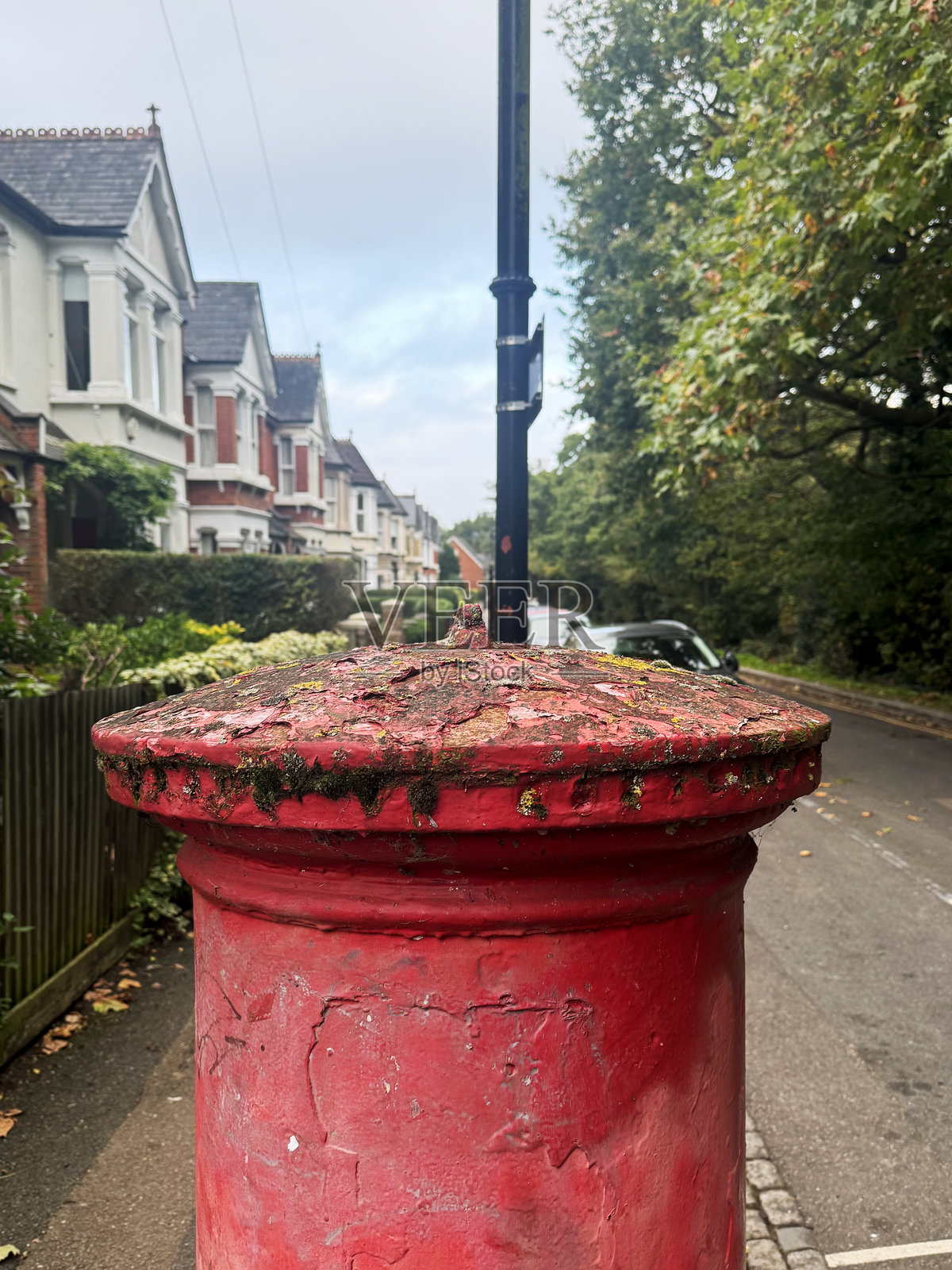 邮筒上的剥落油漆照片摄影图片