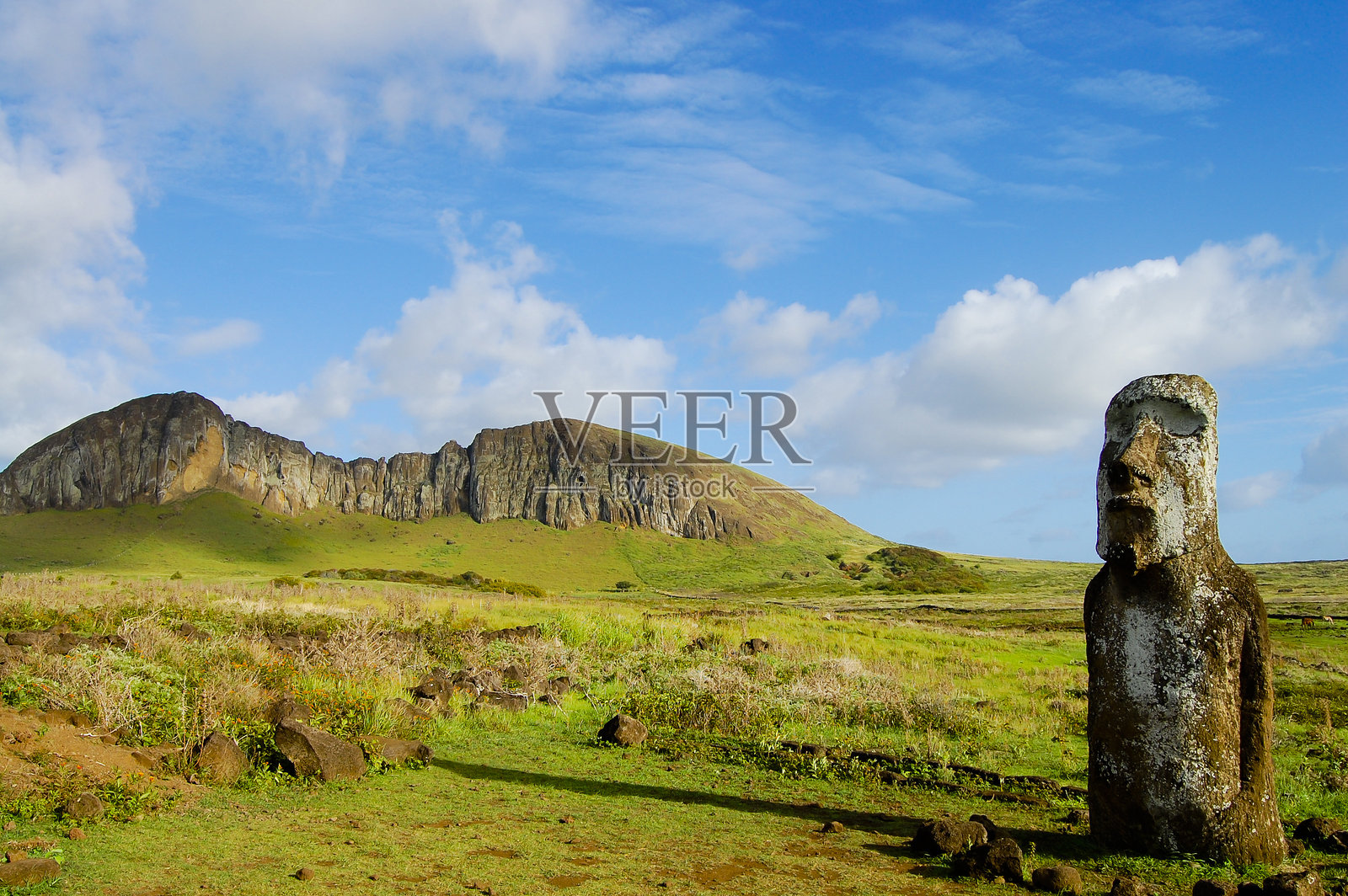 云雾缭绕的山脉美景照片摄影图片