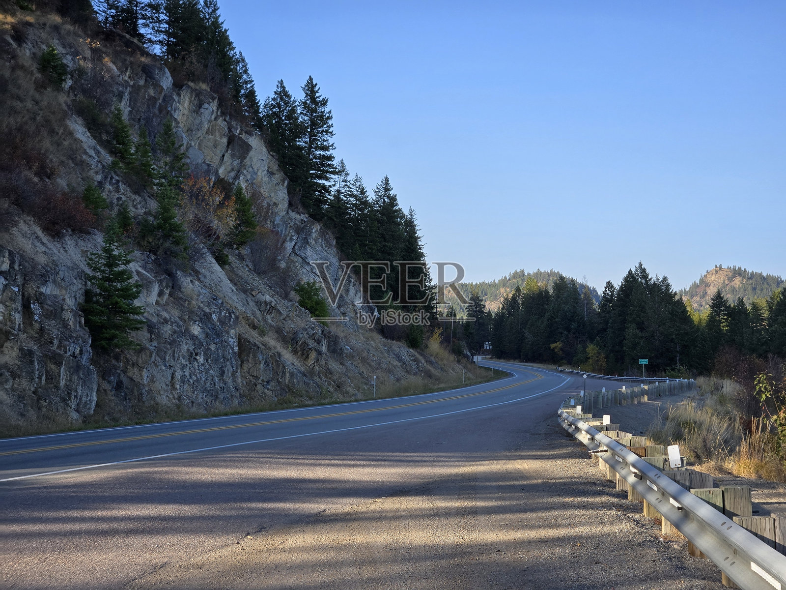 蒙大拿州弗拉特黑德湖的观景点照片摄影图片