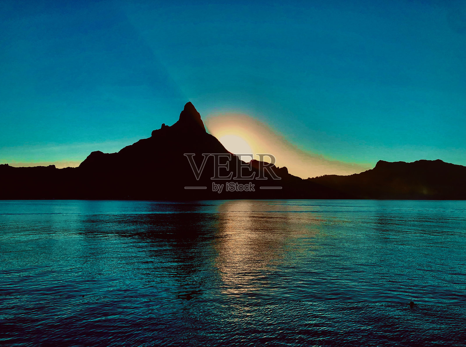 日落时分的奥特曼山轮廓照片摄影图片