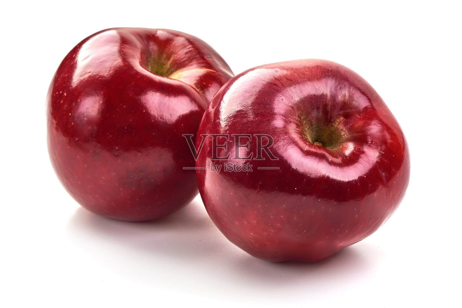 红色成熟的苹果,孤立在白色背景上。新鲜的生有机水果。照片摄影图片