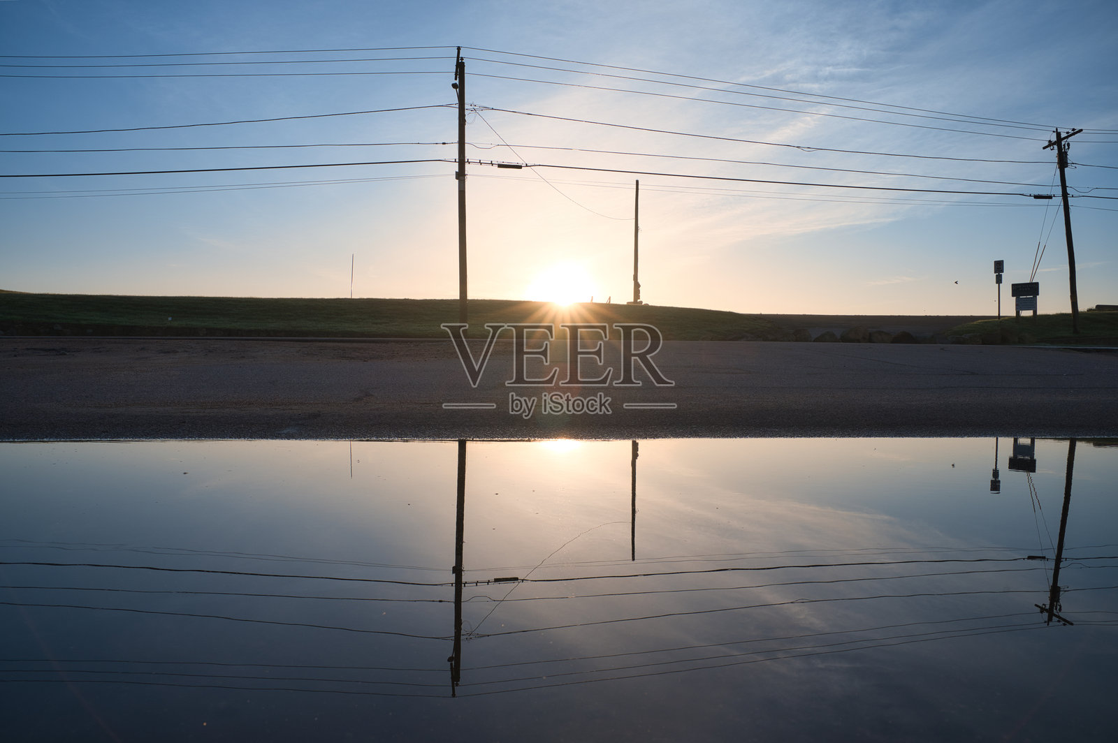 日出倒影照片摄影图片