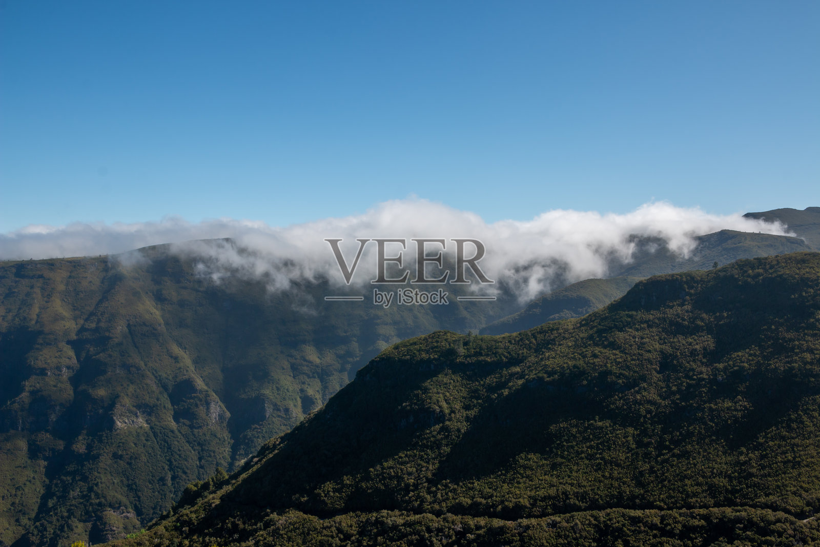 葡萄牙中部的马德拉山脉和山谷照片摄影图片