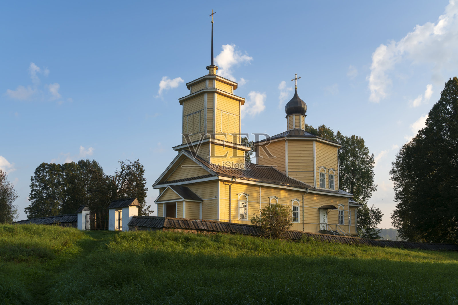 沃罗尼奇定居点的圣乔治教堂(胜利者圣乔治教堂),夏日,特里戈尔斯科耶村,普希金区,普斯科夫州,俄罗斯照片摄影图片