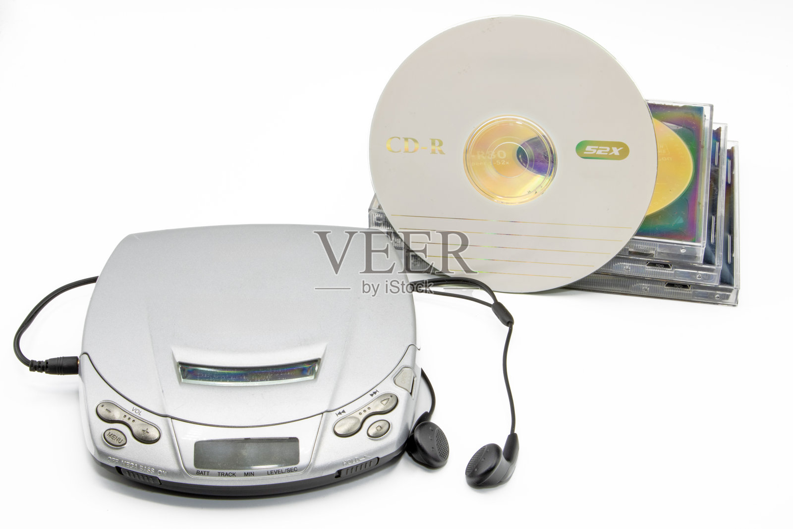 白色背景上孤立的随身听和旁边的CD盒特写图像照片摄影图片