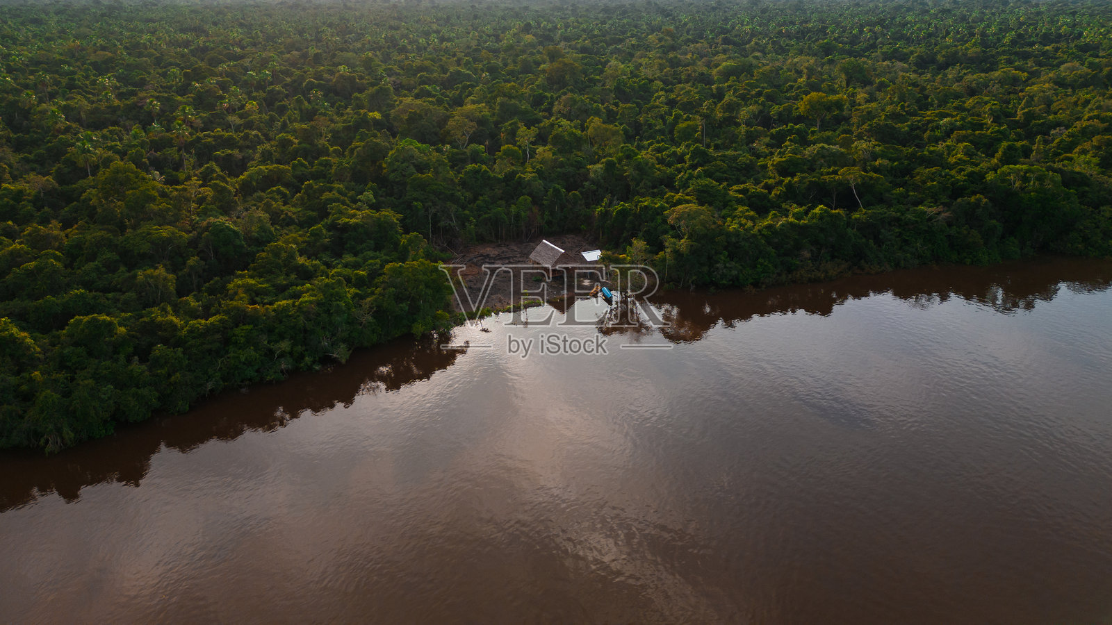 纳奈河及其周边地区的无人机照片照片摄影图片