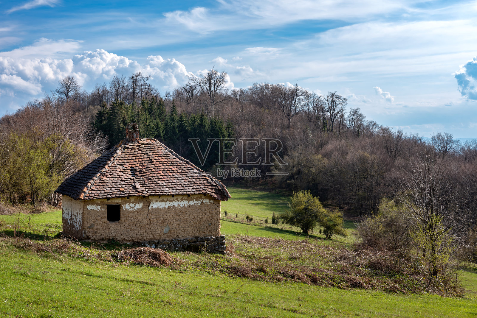 一座废弃的老房子照片摄影图片