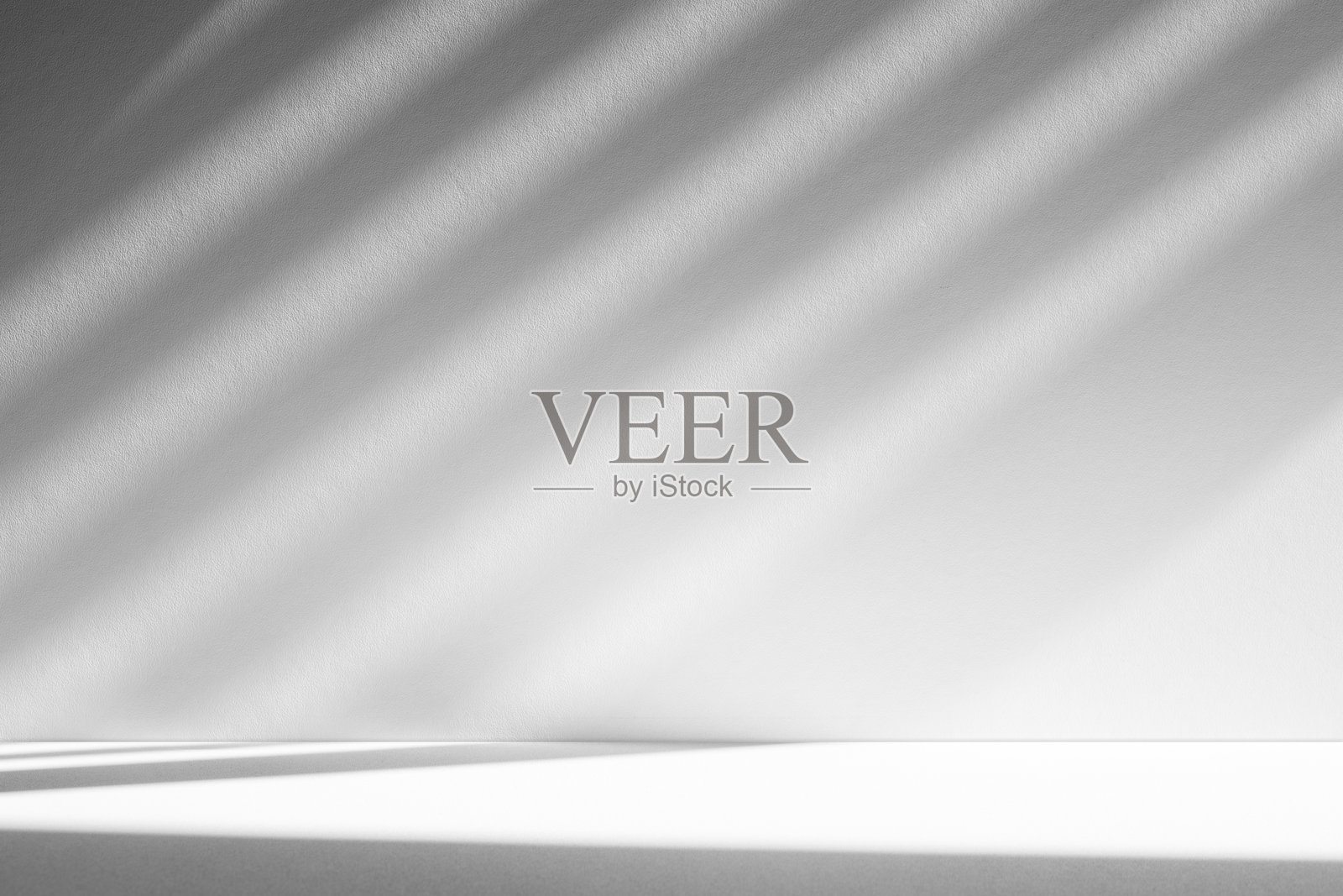 白色窗户投射阴影的墙面室内背景,适合展示产品的工作室和背景。可用于文本插入和产品展示。照片摄影图片