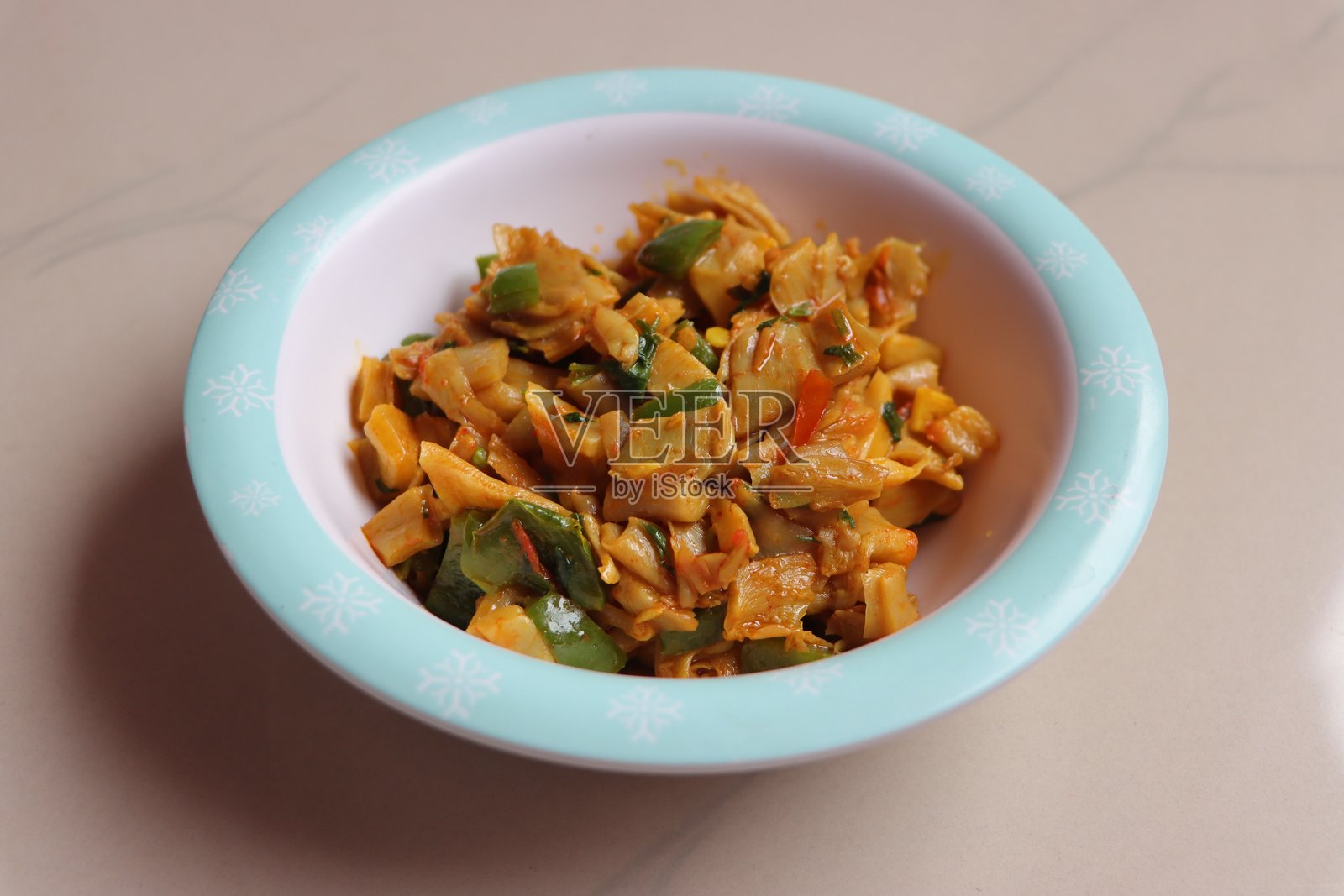 平菇与蔬菜一起煎炒照片摄影图片