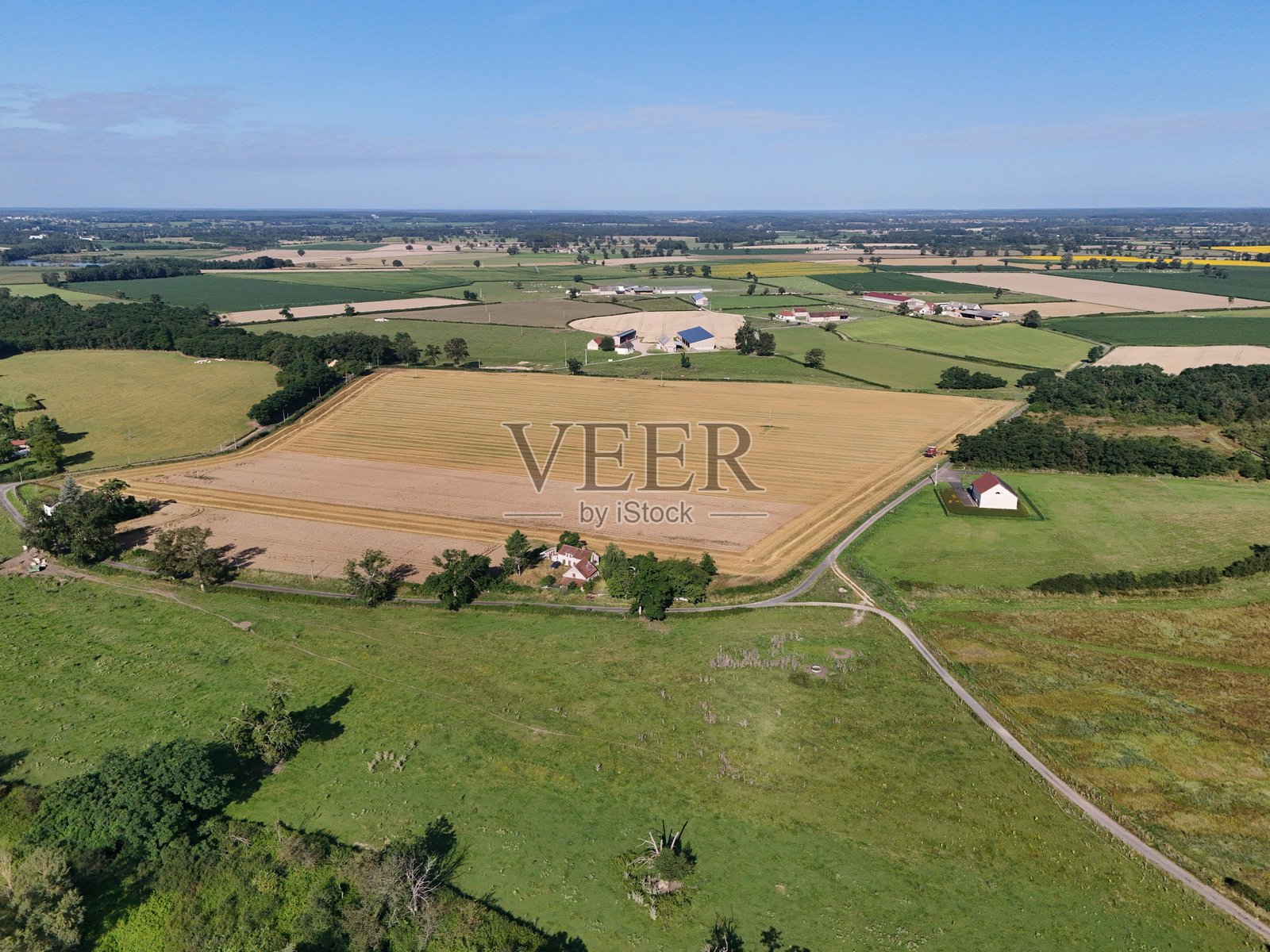 从天空俯瞰的田野照片摄影图片