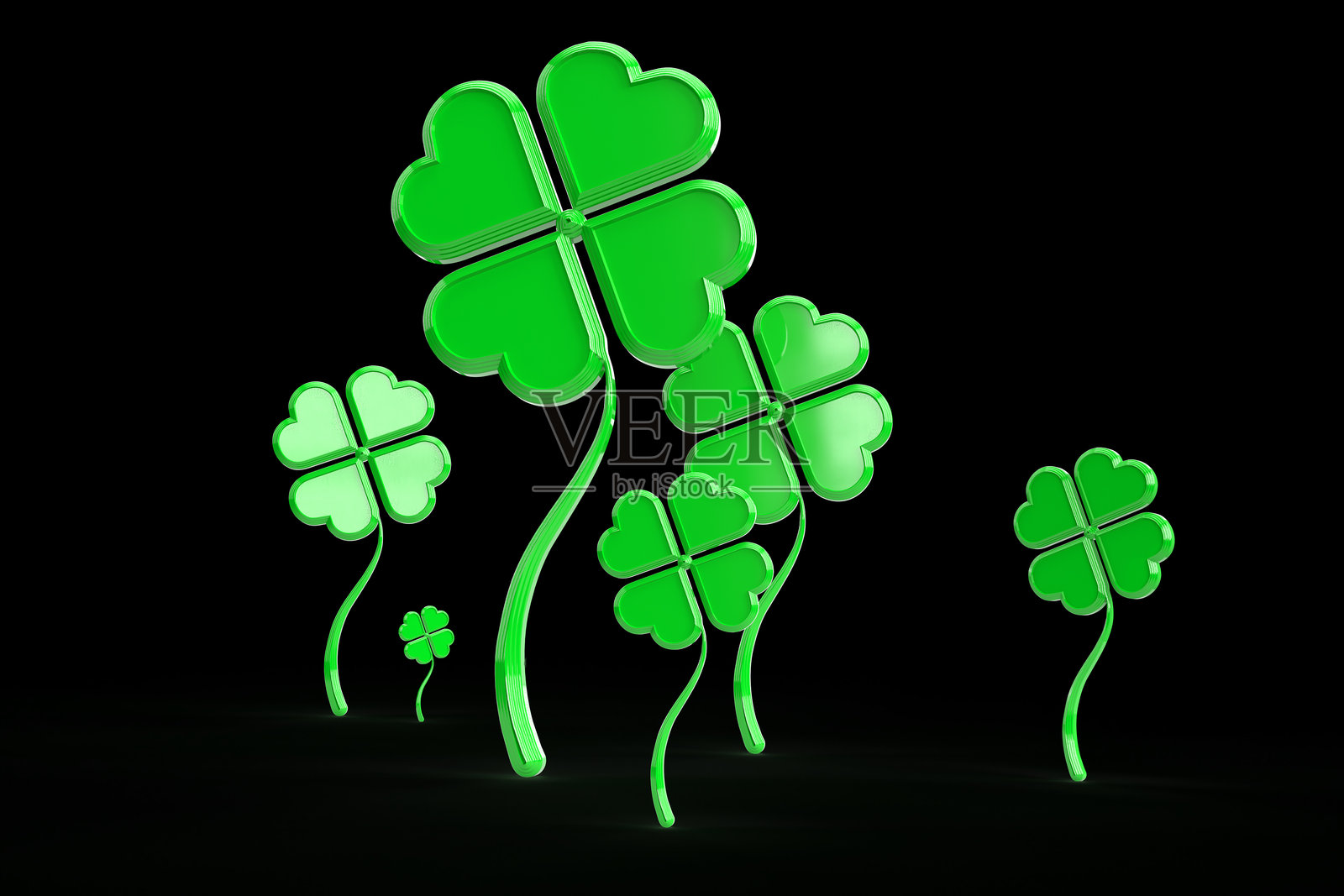 在黑暗背景中发光的四叶草,象征着好运和财富照片摄影图片