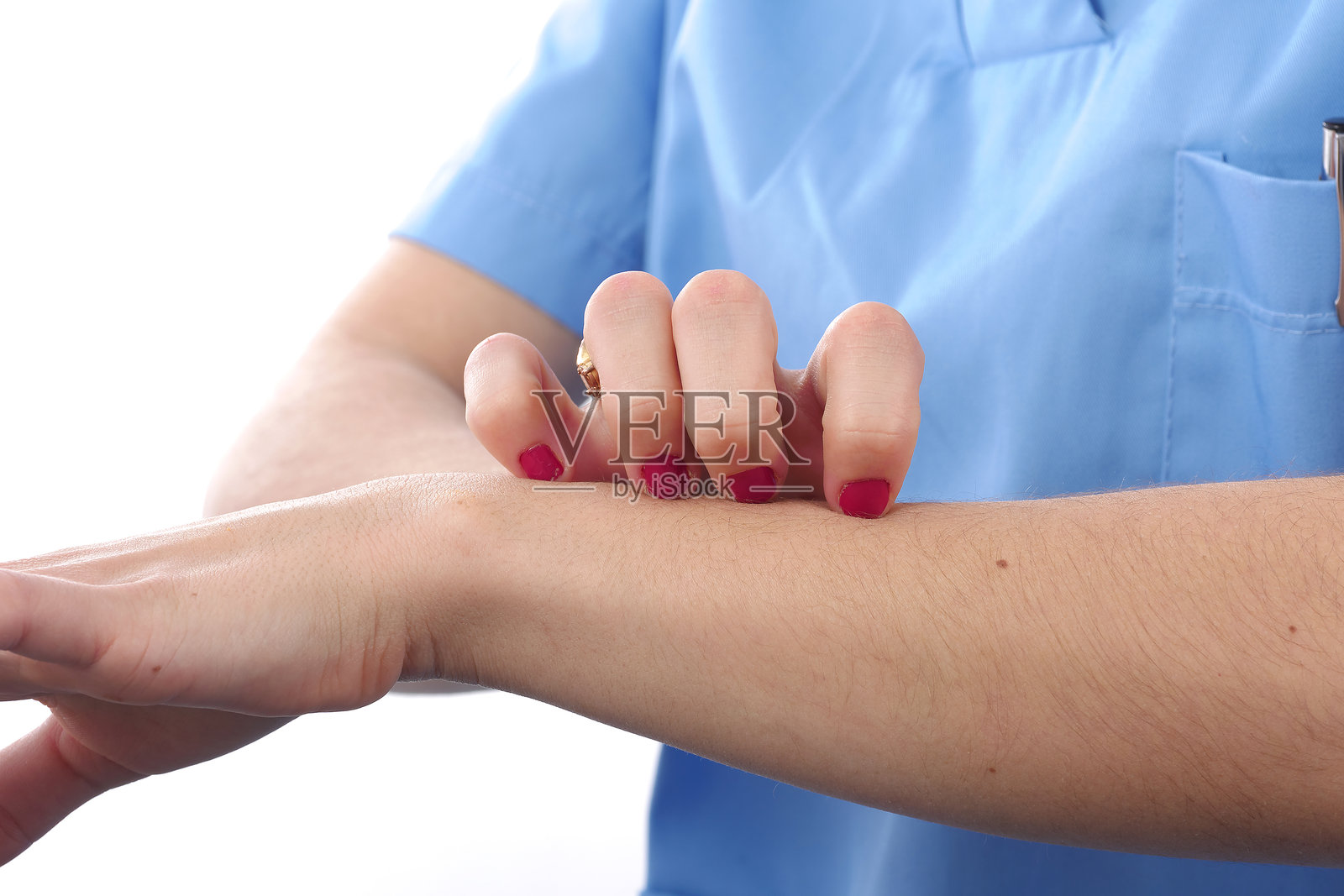 医生抓人手的中段照片摄影图片