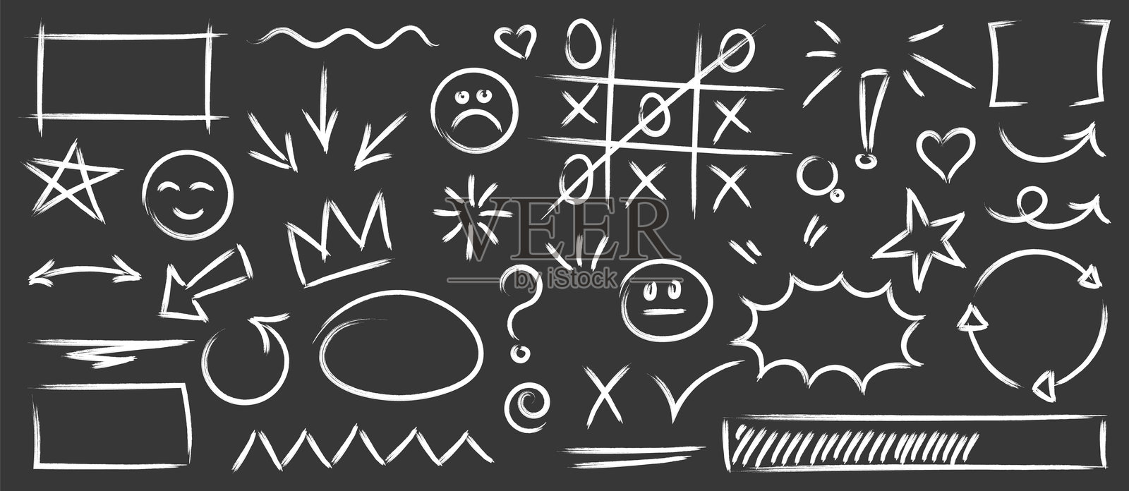 一组涂鸦。粉笔画的箭头、对话气泡、下划线、标签、标点符号。炭笔线条、交叉、旗帜或勾号。在黑色背景上的刷子素描。插画图片素材