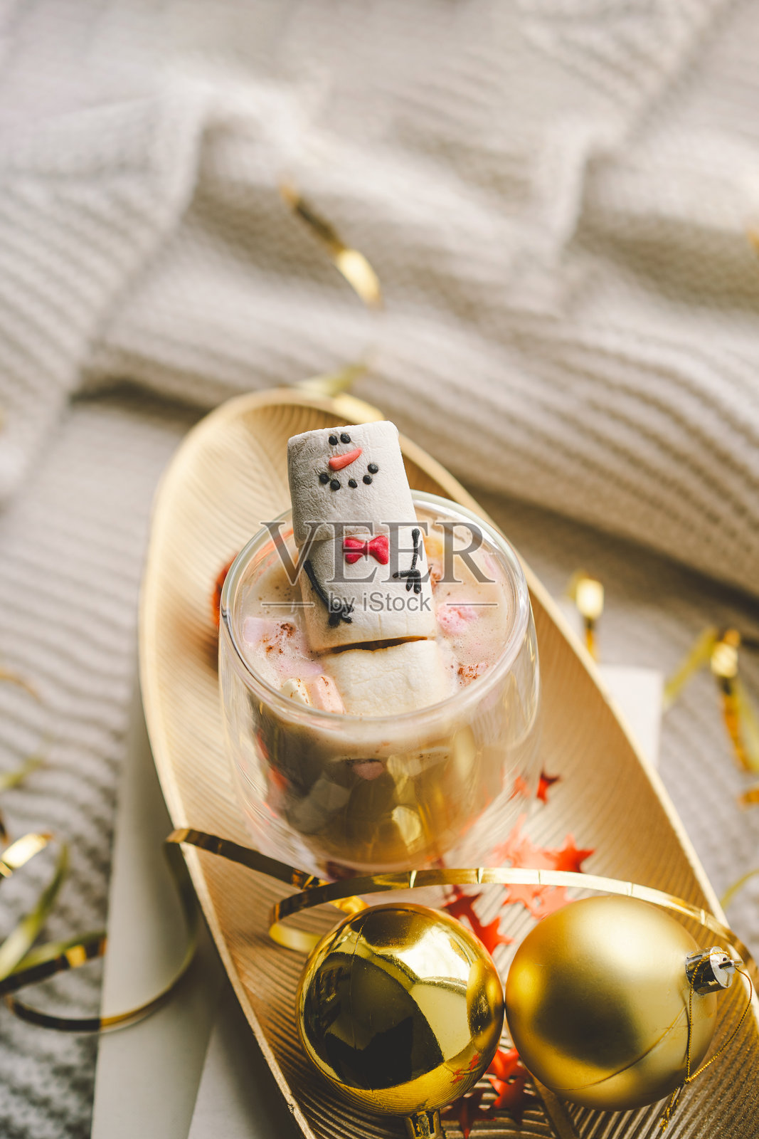 一个快乐的棉花糖雪人照片摄影图片