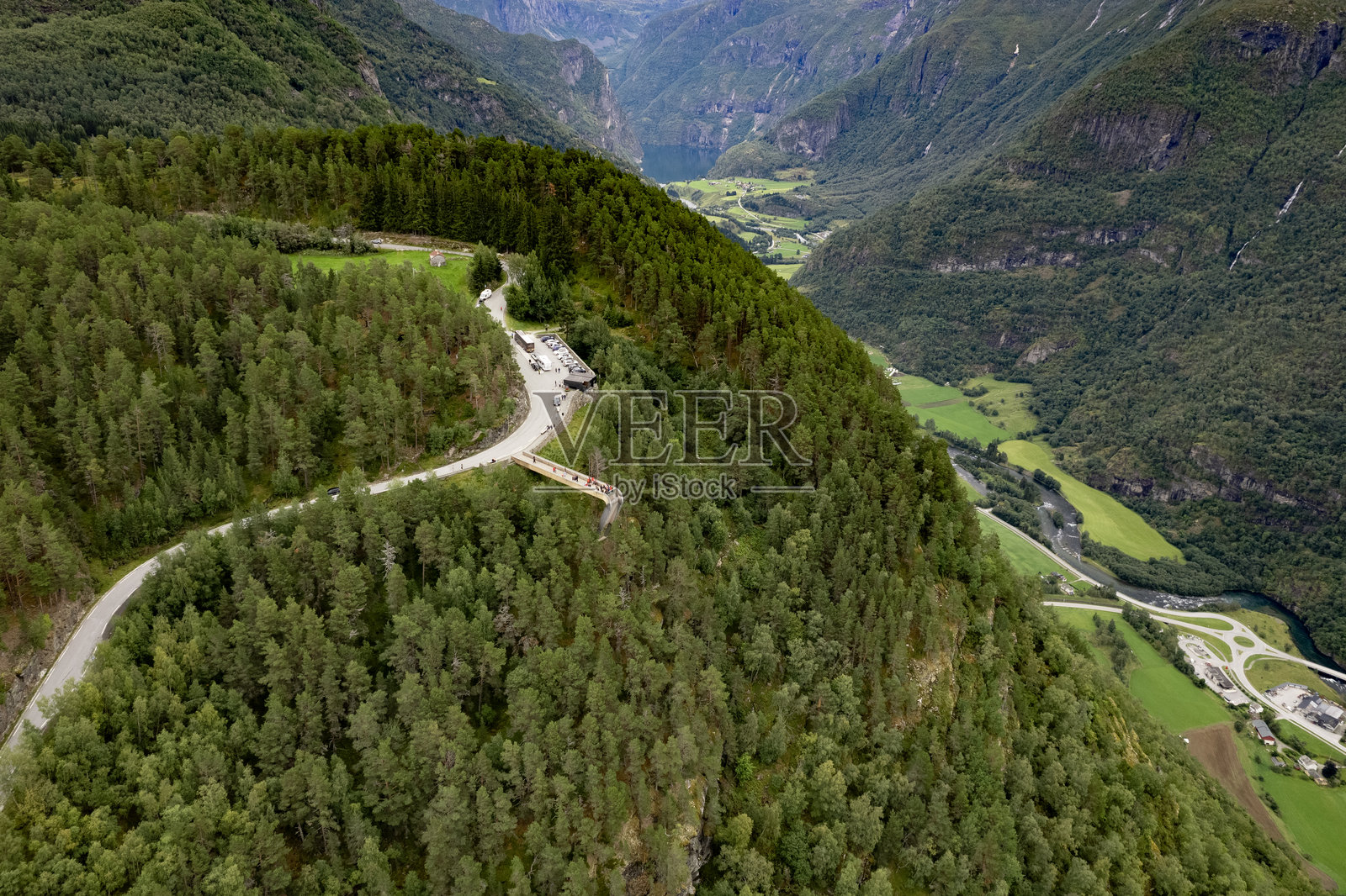 斯特加斯坦观景台俯瞰奈洛伊峡湾照片摄影图片