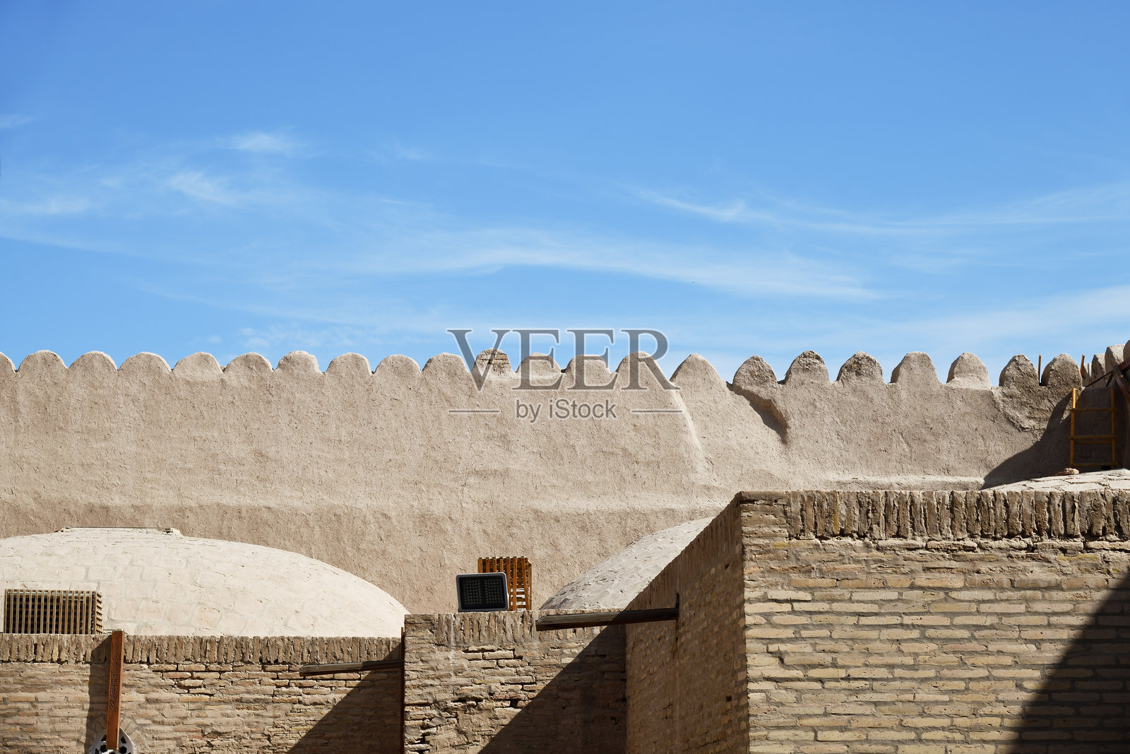 乌兹别克斯坦希瓦的古老城堡墙照片摄影图片