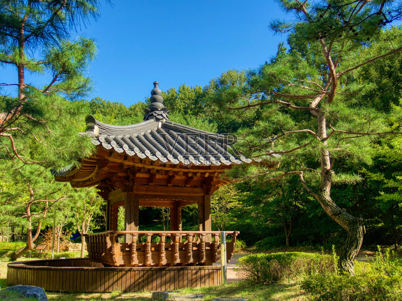 韩国传统休息建筑——八角亭照片摄影图片