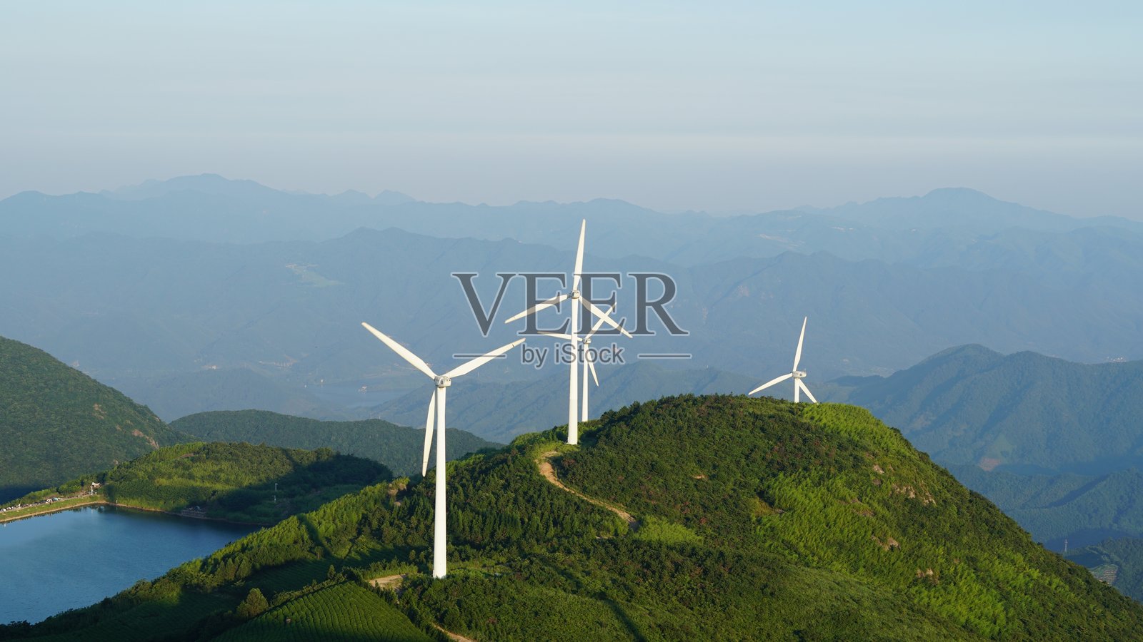 浙江金华东白山的可再生能源风车照片摄影图片