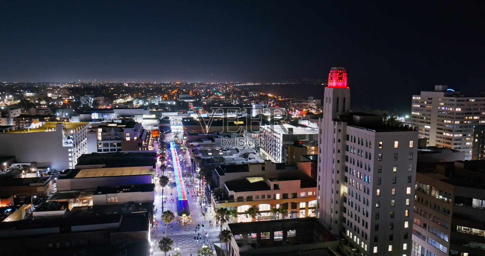 夜间第三街步行街的鸟瞰图照片摄影图片