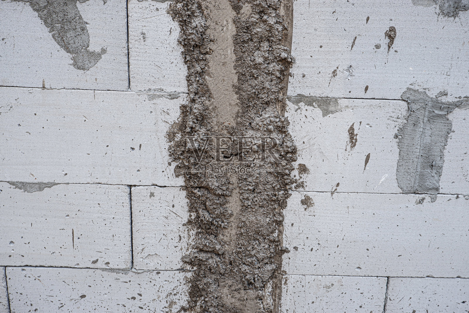 轻质砖上铺设水泥,排列用于建筑施工照片摄影图片