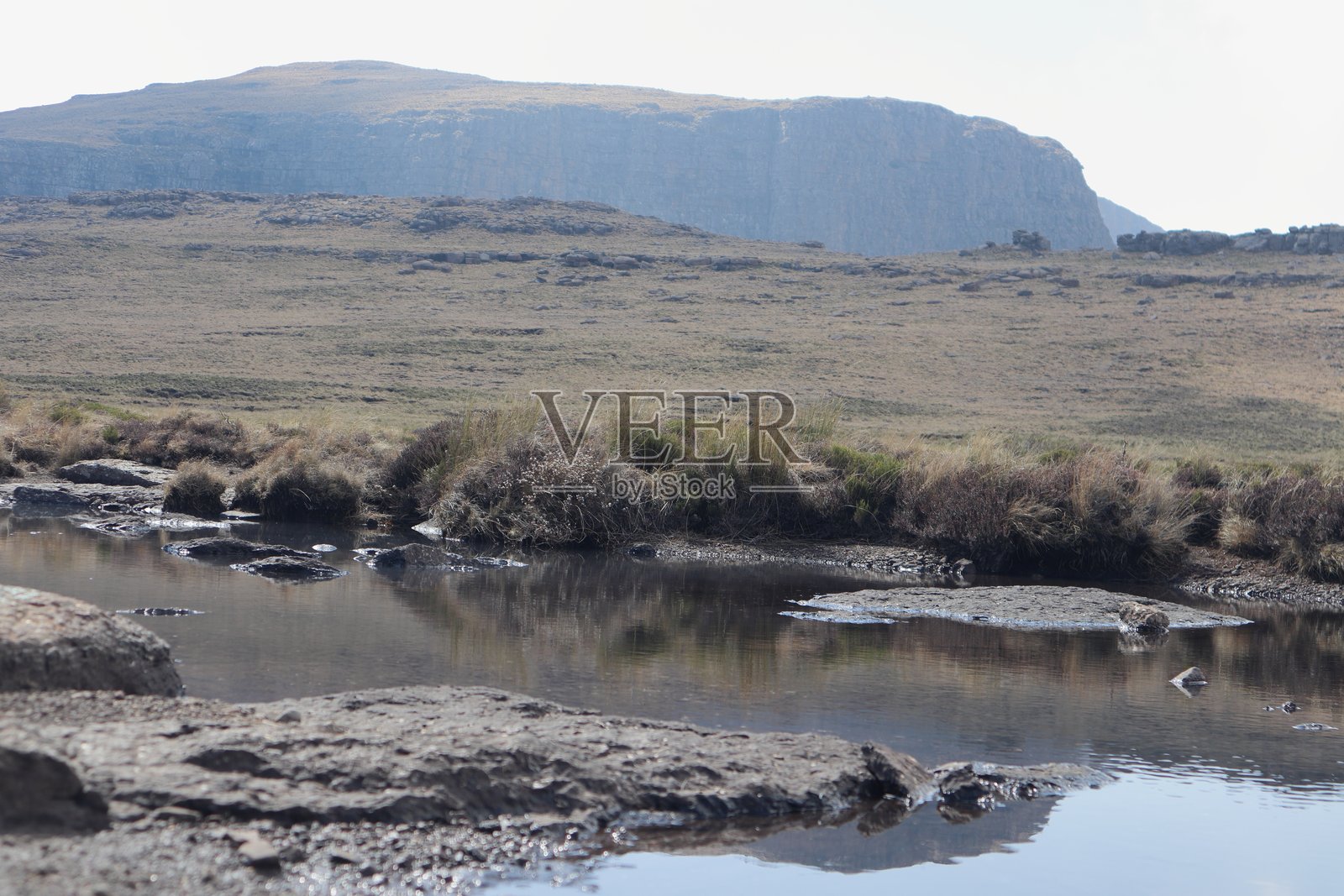 南非德拉肯斯堡皇家纳塔尔国家公园的圆形剧场中的哨兵峰照片摄影图片