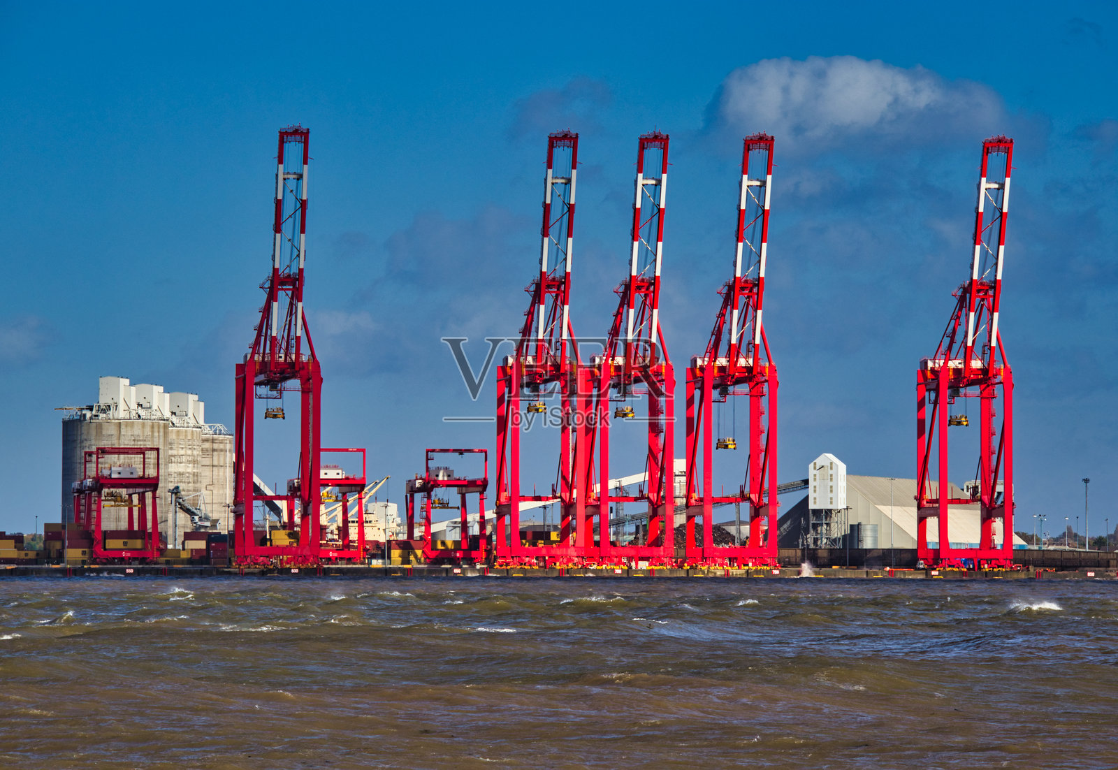利物浦港口的起重机,新布莱顿,默西塞德,英格兰,英国照片摄影图片