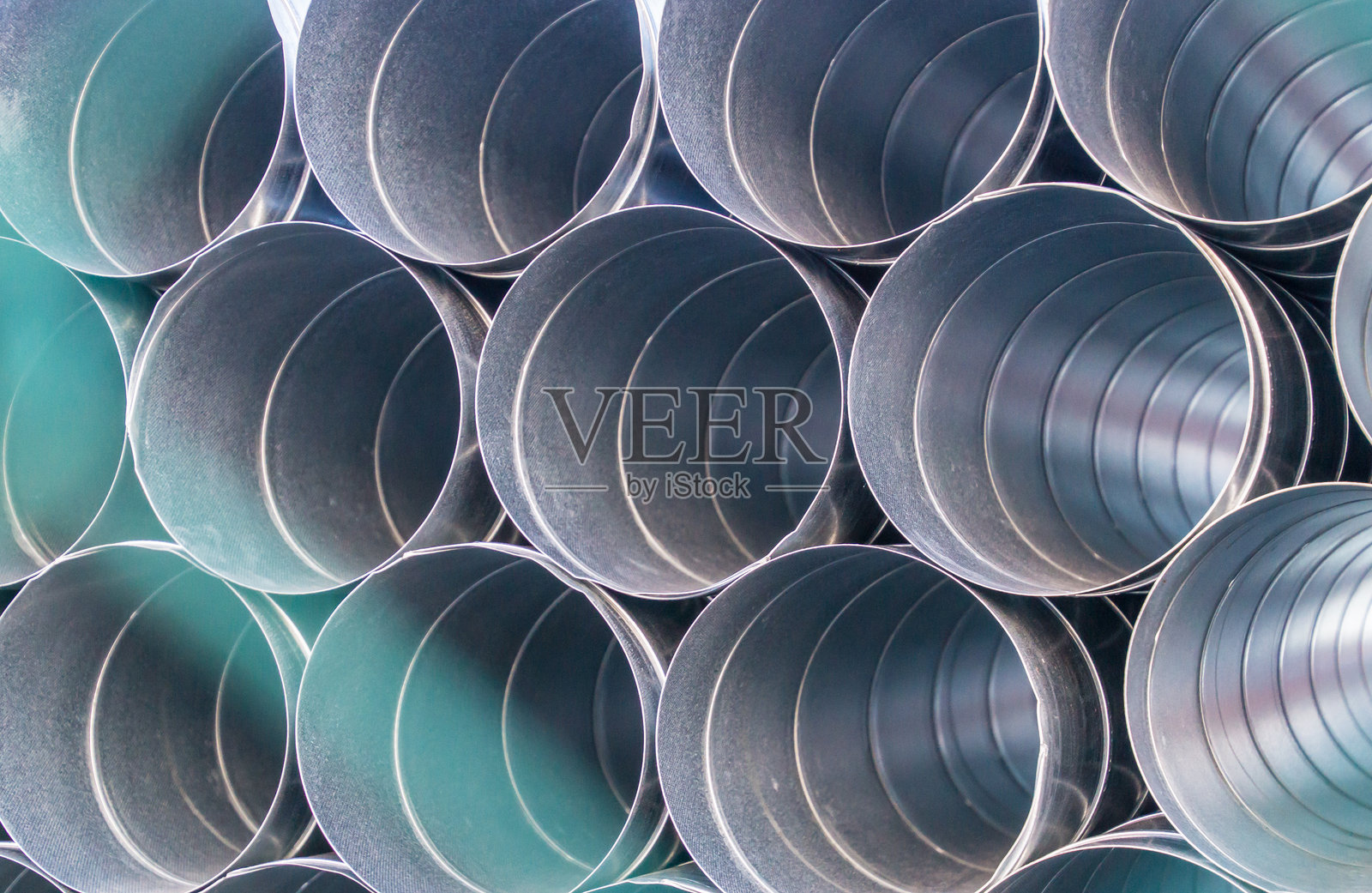 堆叠金属管的全景拍摄照片摄影图片