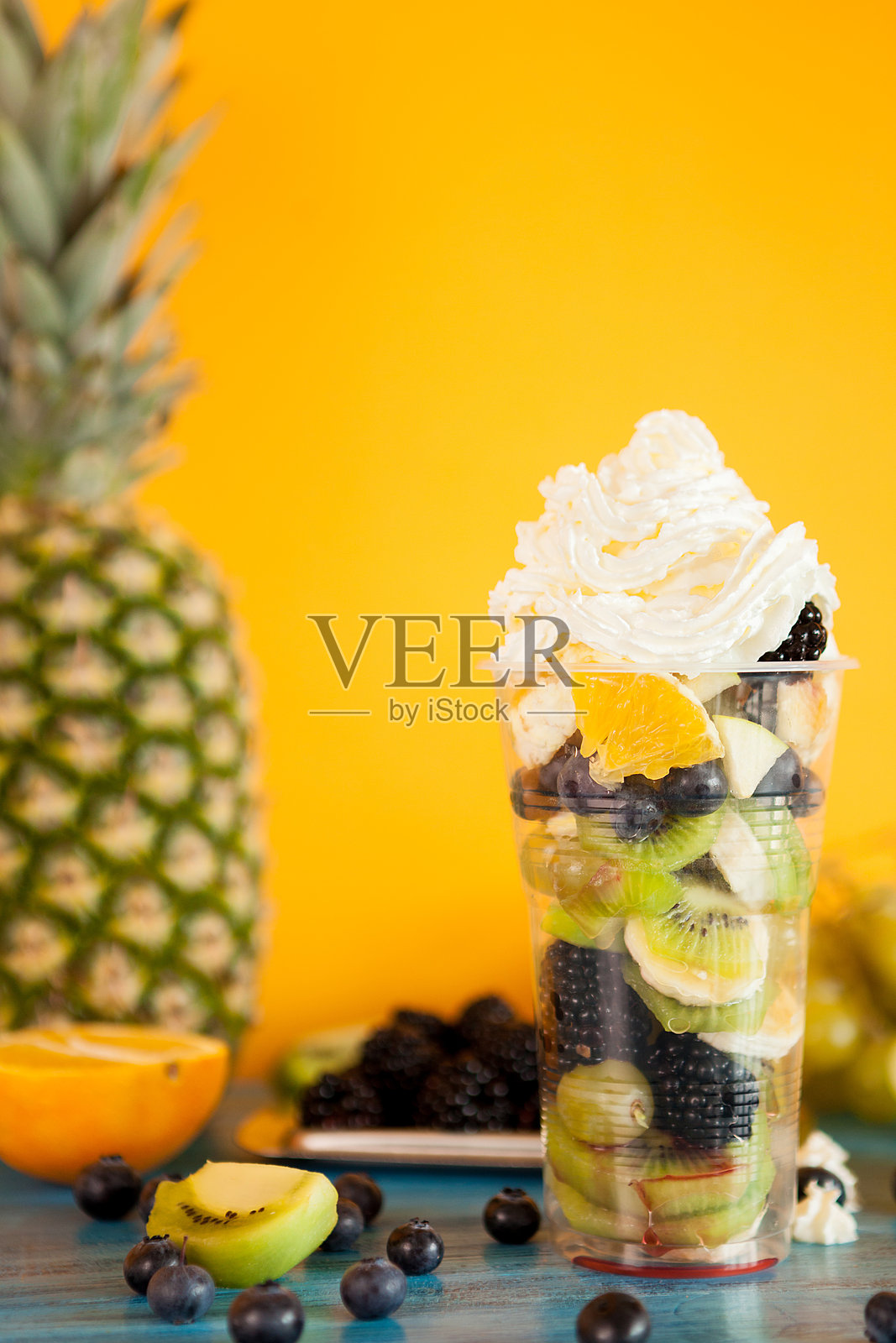 新鲜夏季混合水果碗照片摄影图片