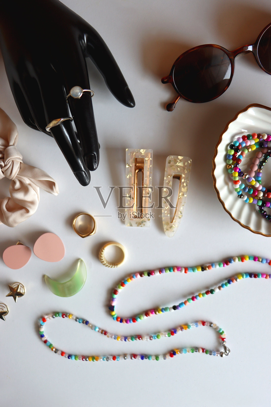 手部雕像,各种珠宝和配饰照片摄影图片