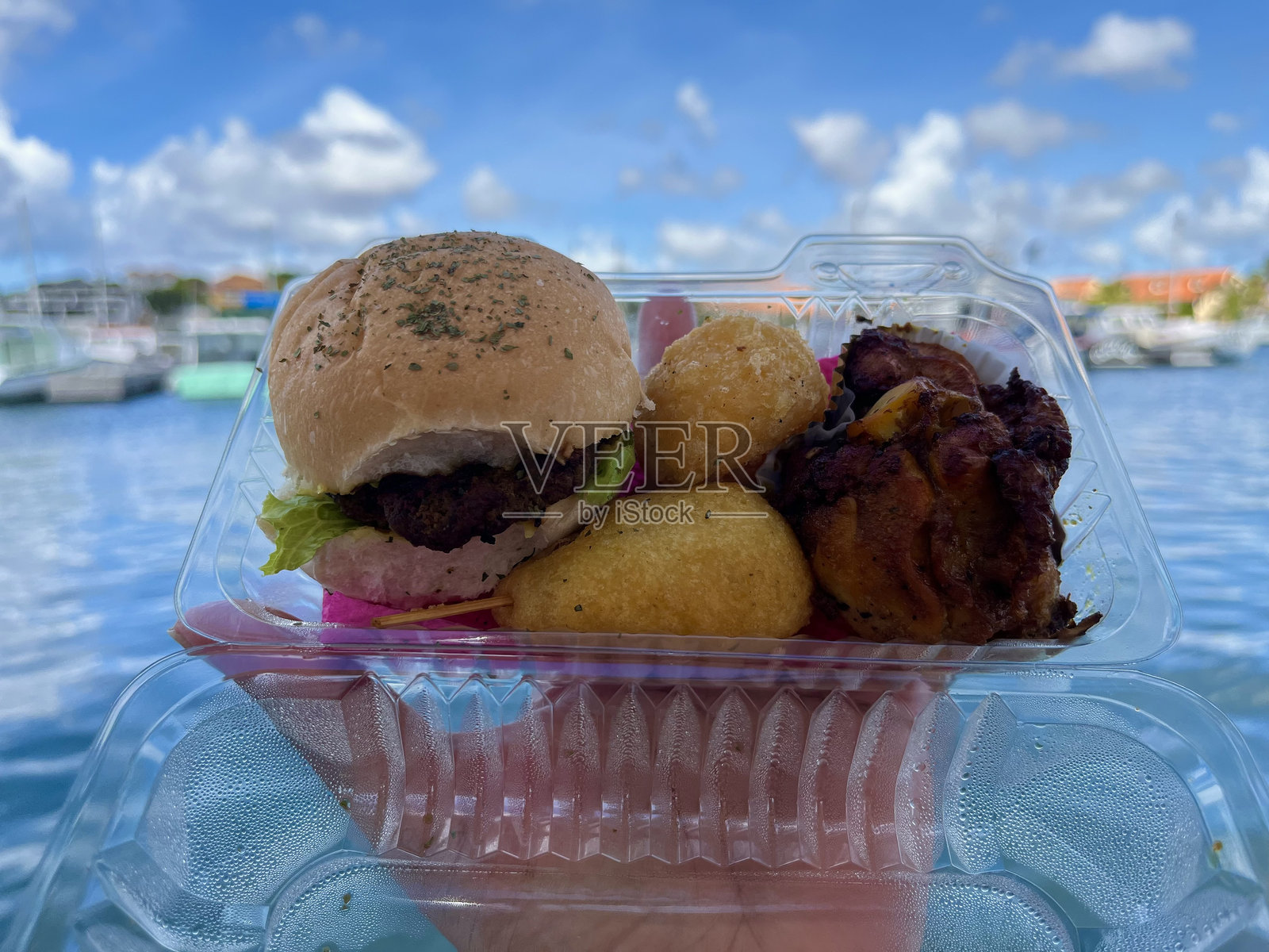 在库拉索的西班牙港,适合船上旅行的便捷小吃。照片摄影图片