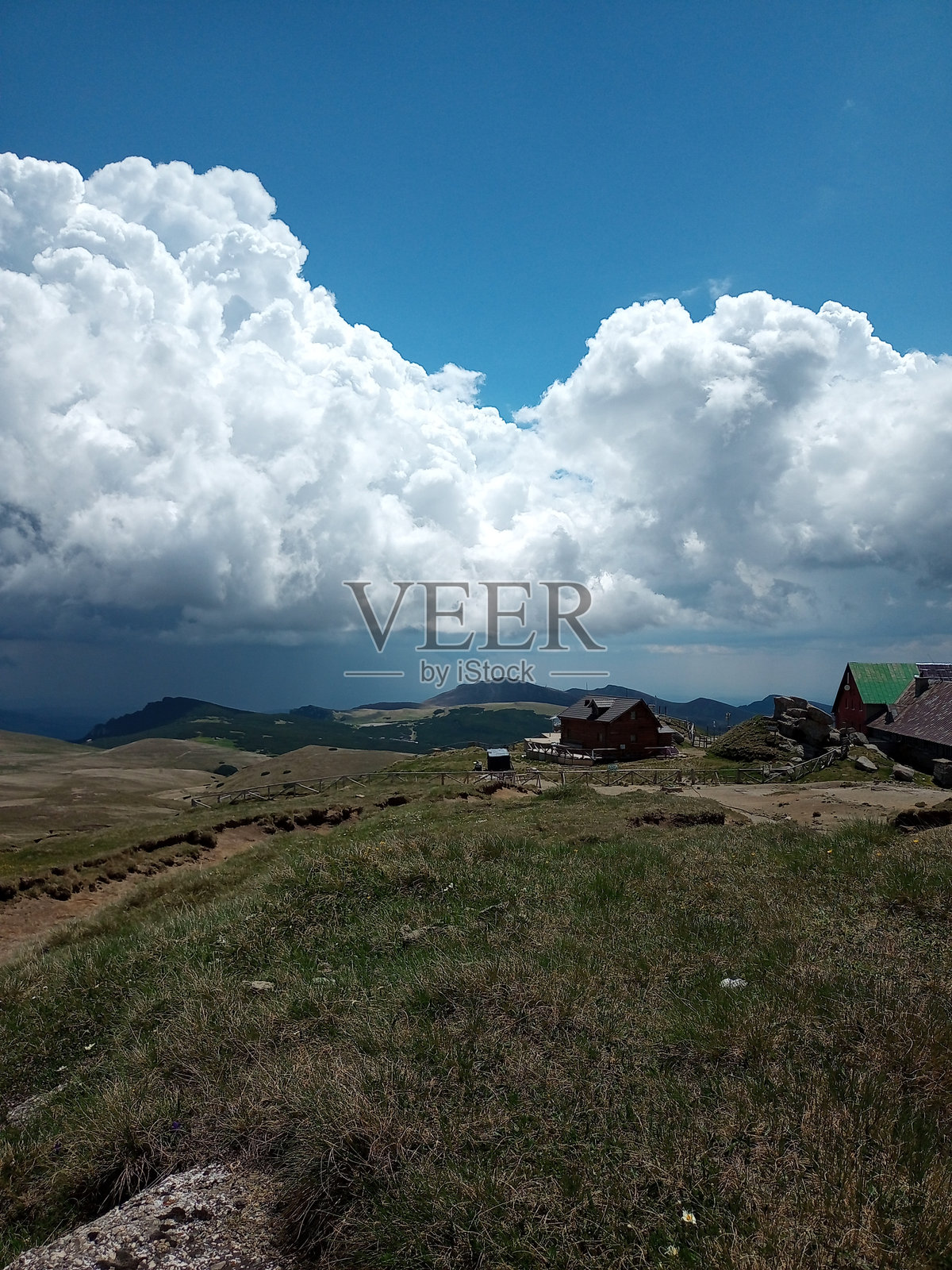 布热奇山,布斯特尼县的一个公社照片摄影图片