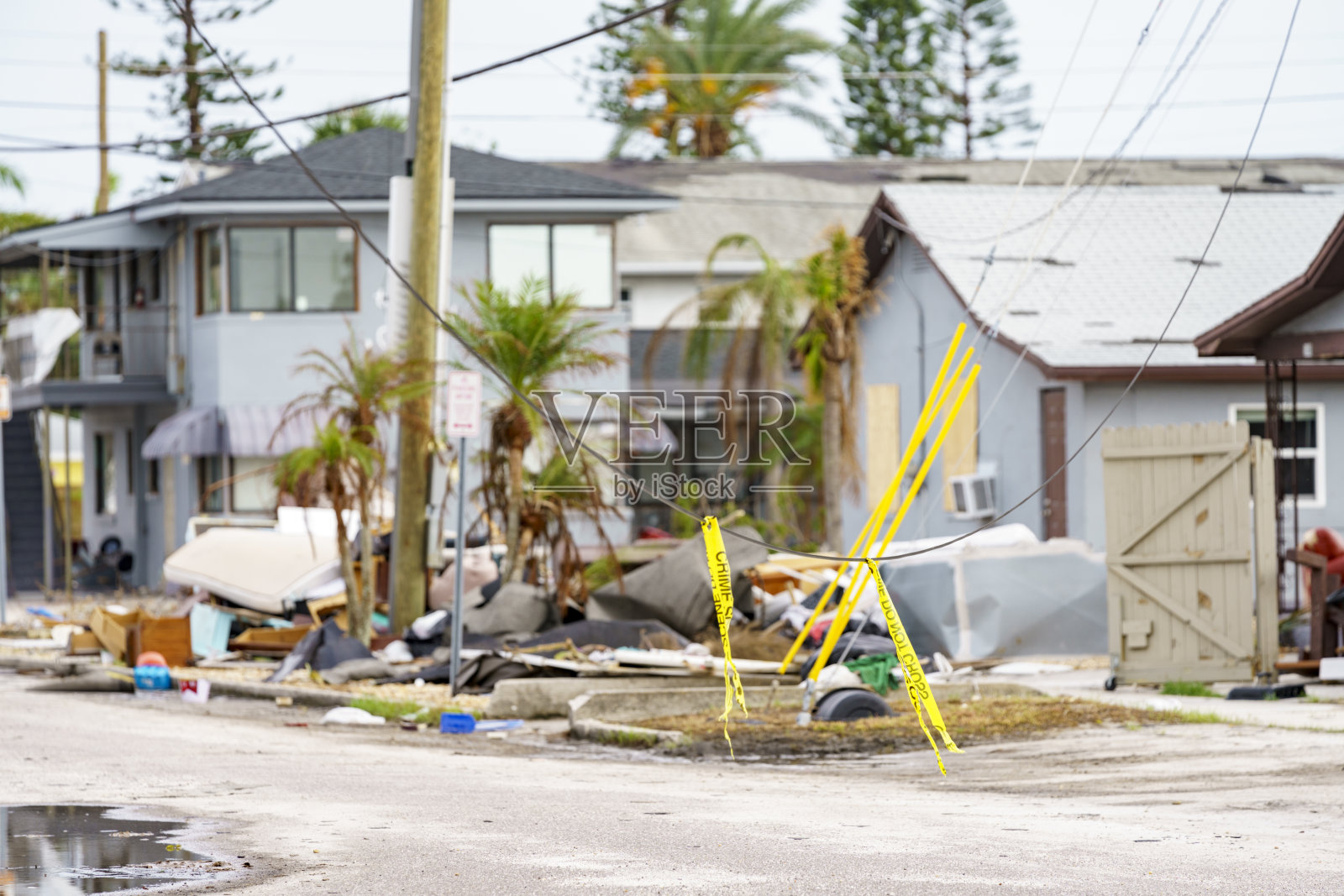 飓风米尔顿后圣彼得堡海滩的场景照片摄影图片