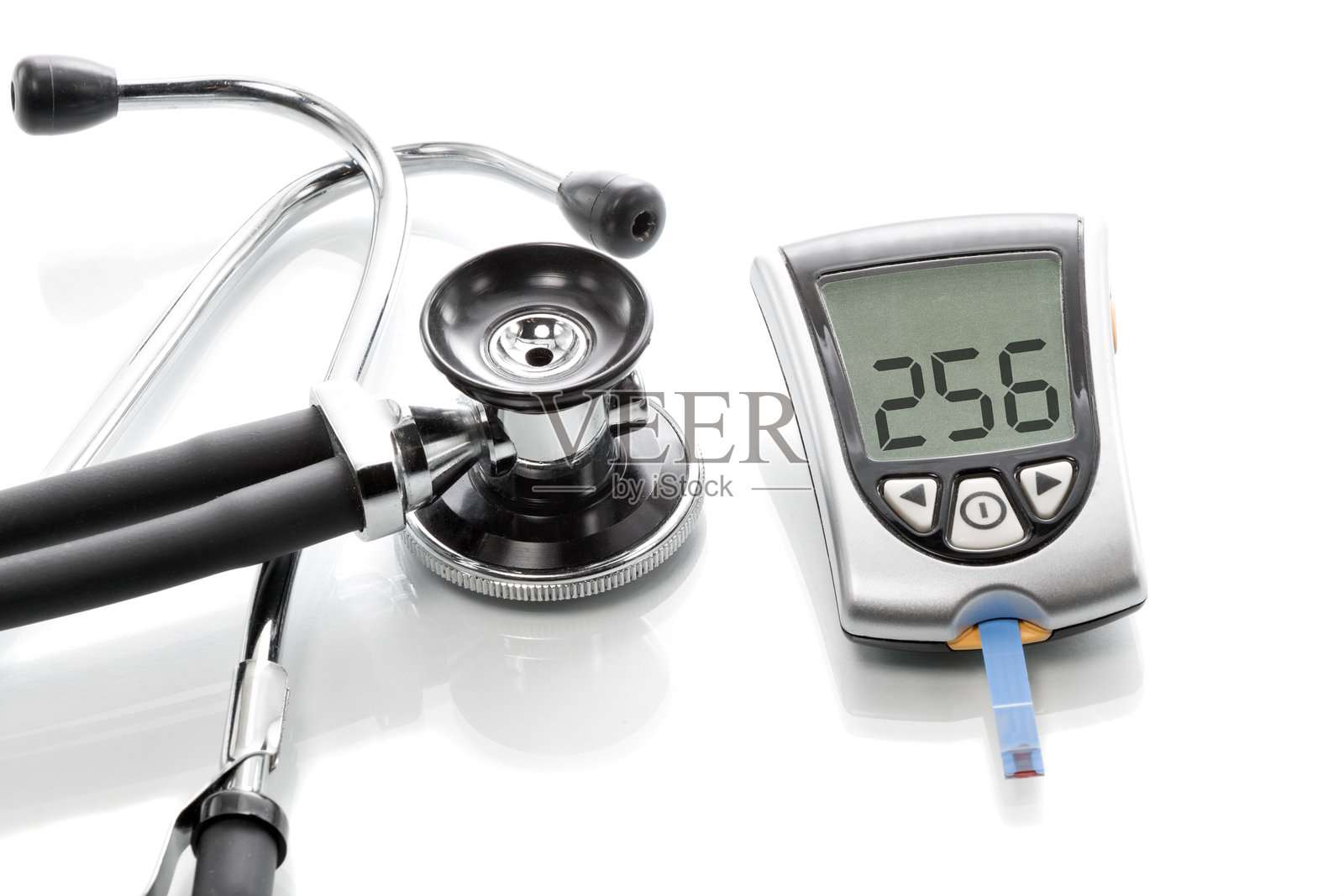 白色背景上的医疗设备特写照片摄影图片