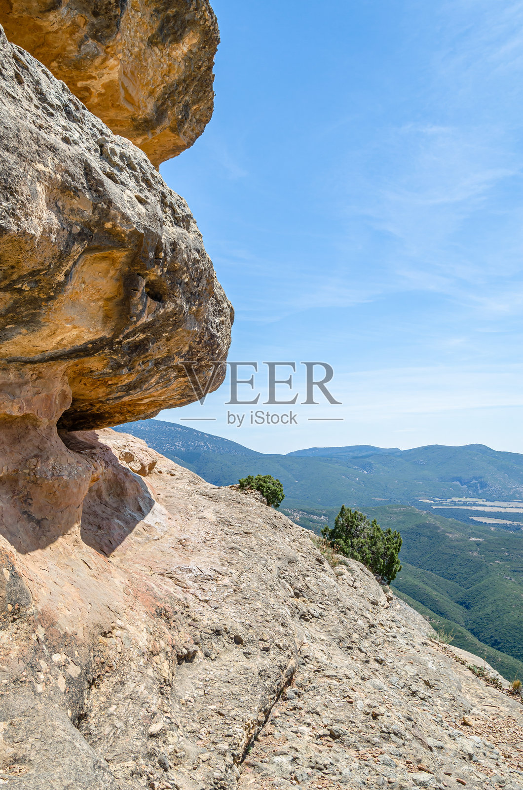 西班牙瓜拉山自然公园的岩石景观照片摄影图片