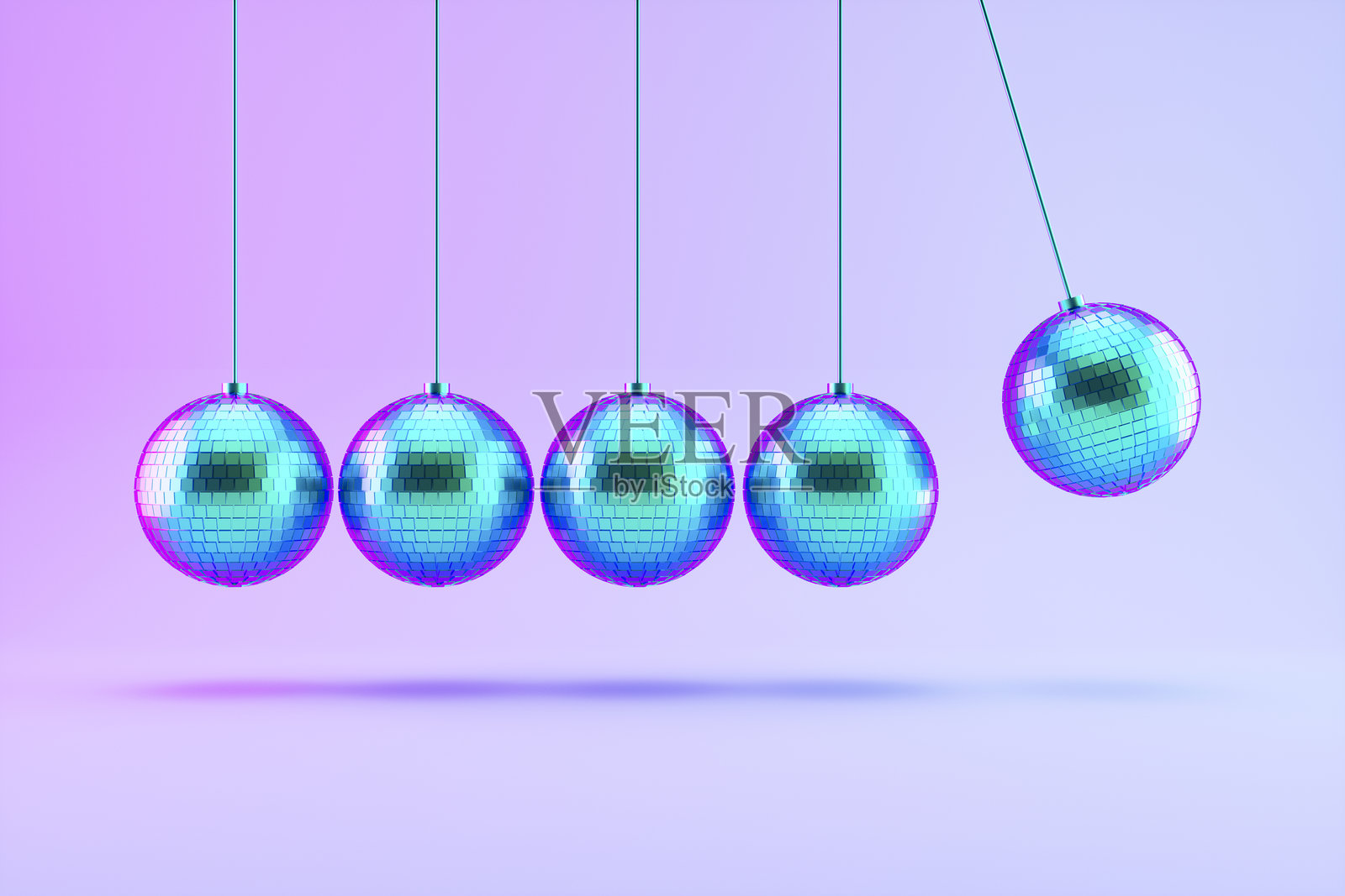 霓虹灯背景下的迪斯科球与牛顿摆风格照片摄影图片