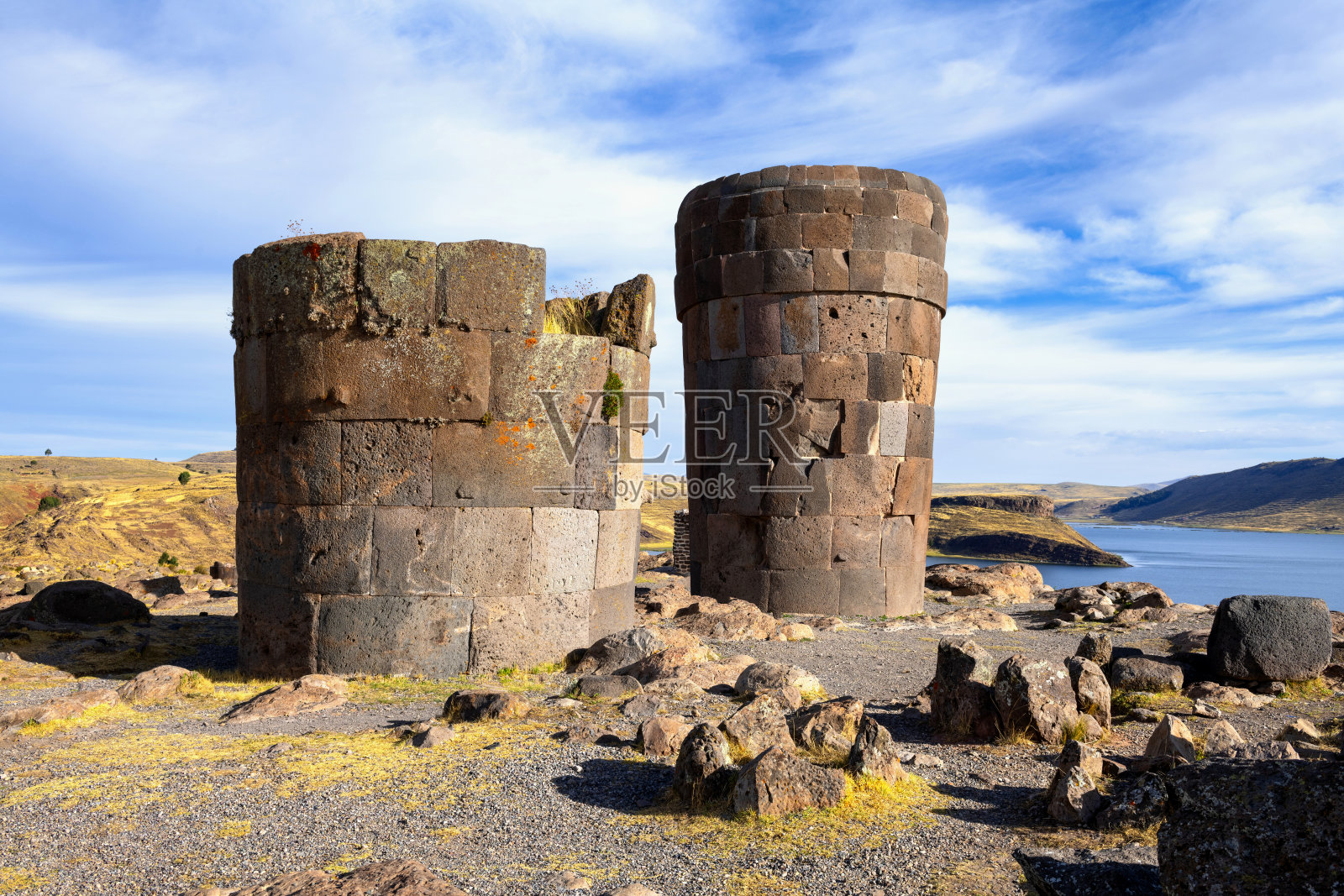 秘鲁西卢斯塔尼的前印加墓地中的埋葬塔照片摄影图片