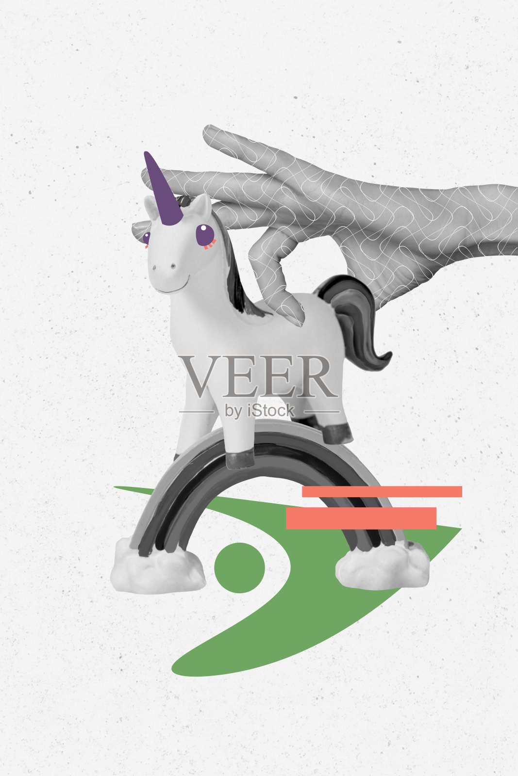 垂直艺术杂志拼贴画,背景为玩独角兽玩具的手绘图。照片摄影图片